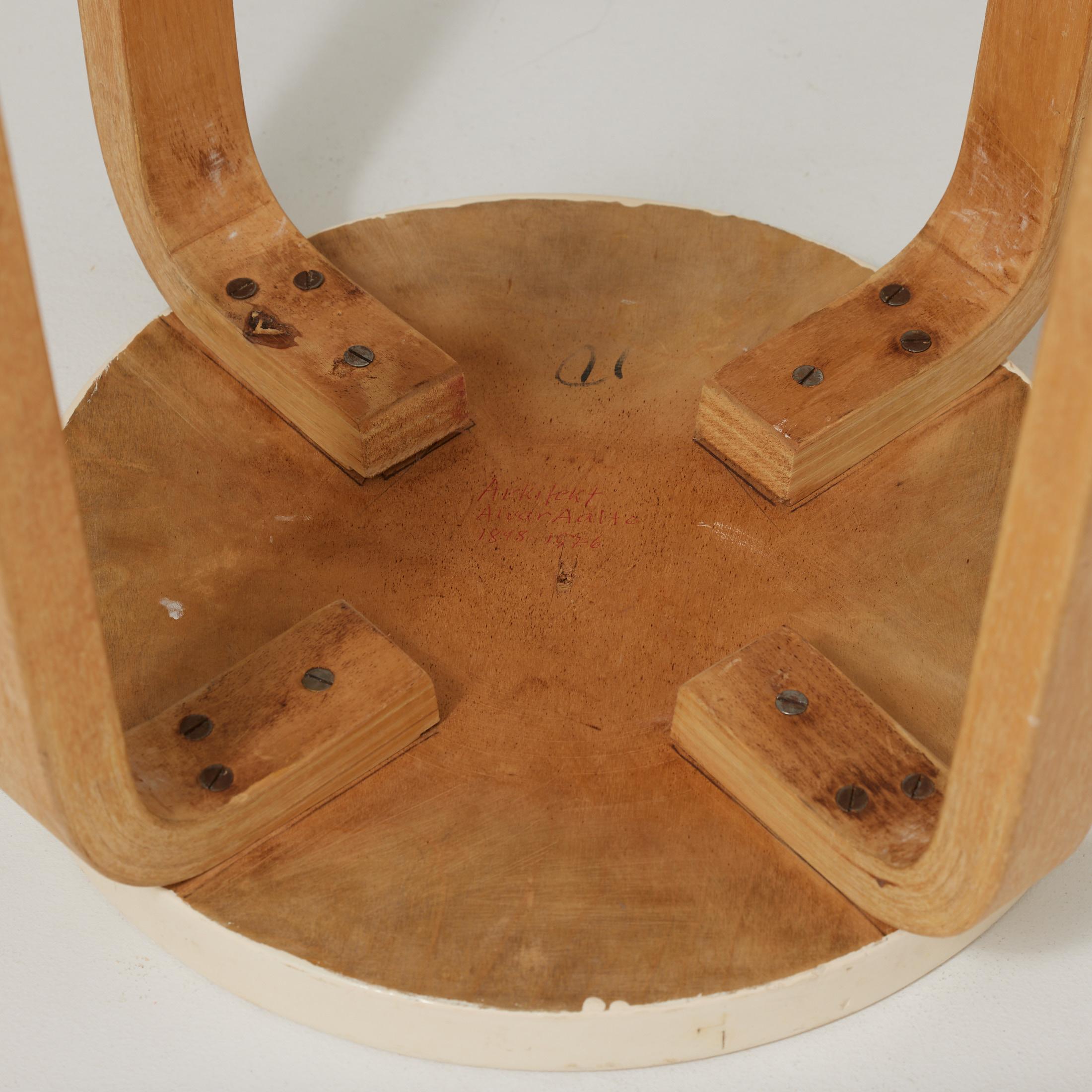 Sgabello in legno moderno di metà secolo di Alvar Aalto, circa 1940 in vendita 13