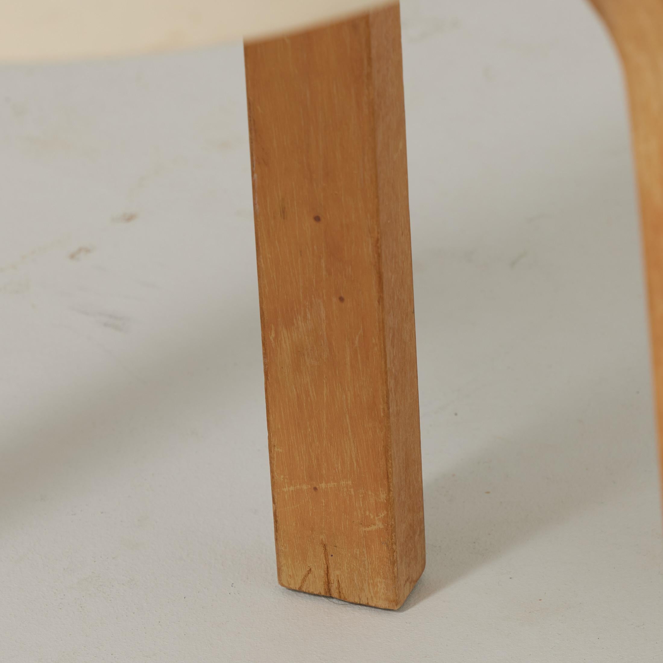 Metà XX secolo Sgabello in legno moderno di metà secolo di Alvar Aalto, circa 1940 in vendita