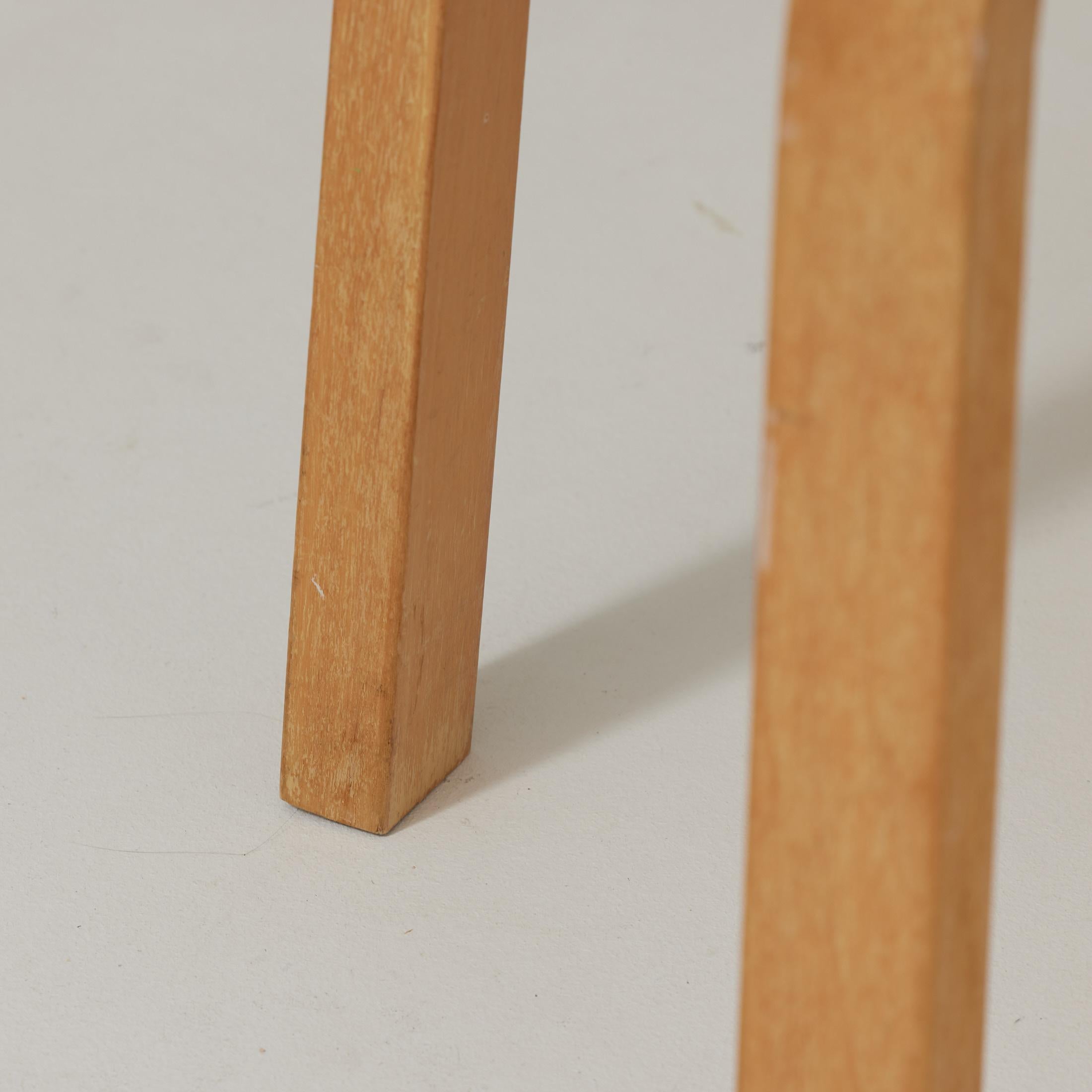 Sgabello in legno moderno di metà secolo di Alvar Aalto, circa 1940 in vendita 1