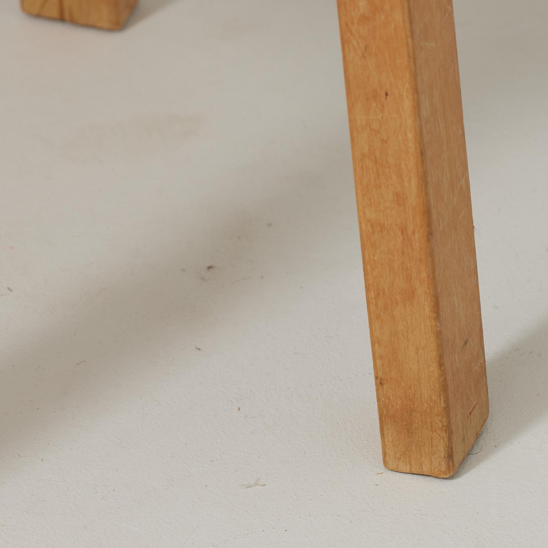 Sgabello in legno moderno di metà secolo di Alvar Aalto, circa 1940 in vendita 2