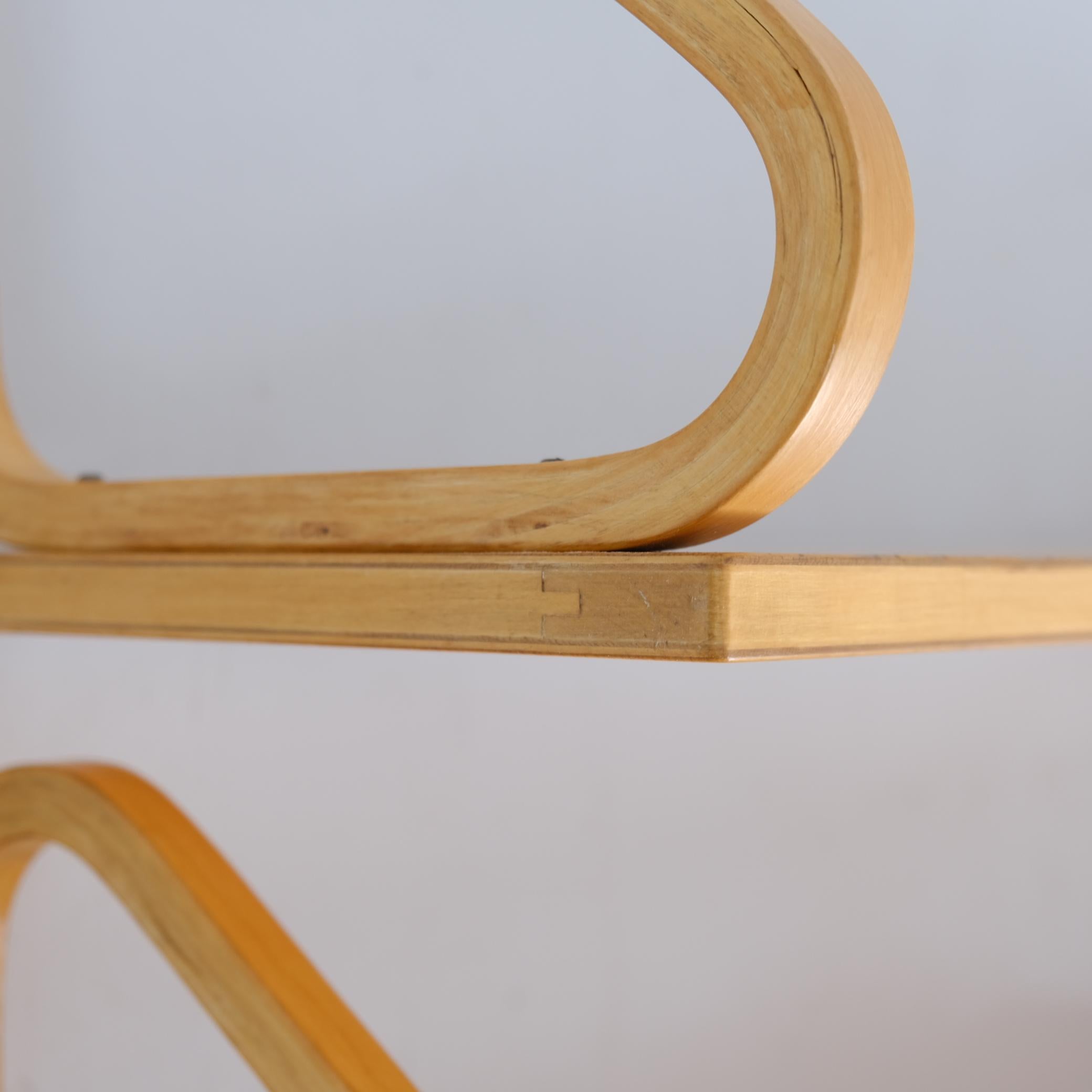 Estantería doble minimalista Alvar Aalto Modelo 112-2 de abedul, Artek Década de 1940 en Bueno estado para la venta en Helsinki, FI