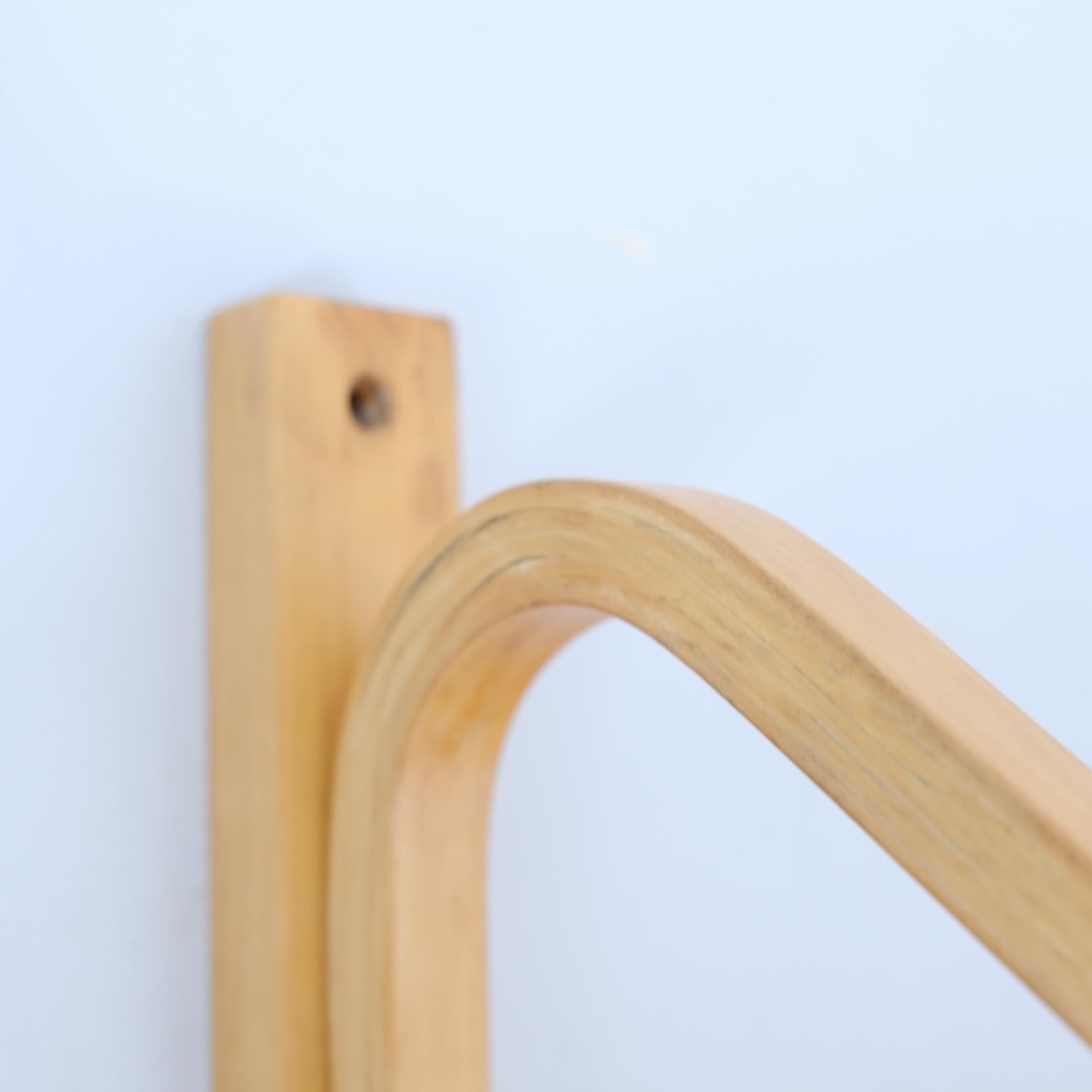 Estantería doble minimalista Alvar Aalto Modelo 112-2 de abedul, Artek Década de 1940 mediados del siglo XX en venta