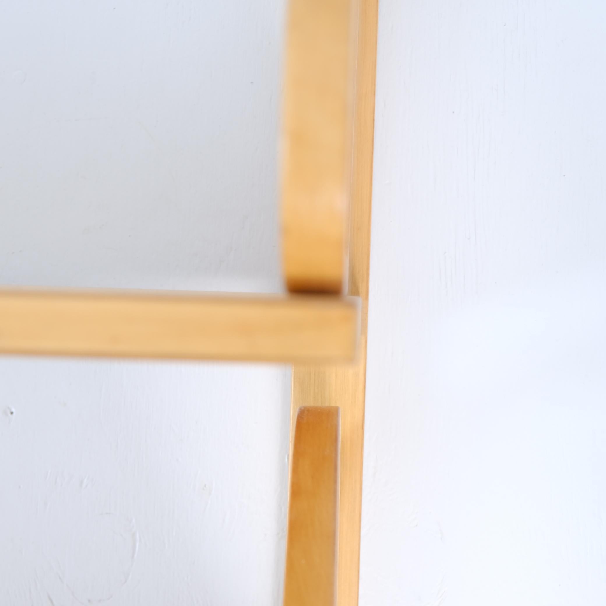 Estantería doble minimalista Alvar Aalto Modelo 112-2 de abedul, Artek Década de 1940 Abedul en venta