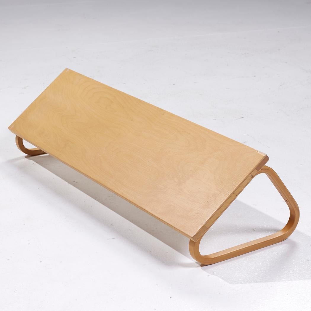 Alvar Aalto Model 112b Mid Century Finnish Birch Wall Mount Shelf In Good Condition For Sale In Countryside, IL