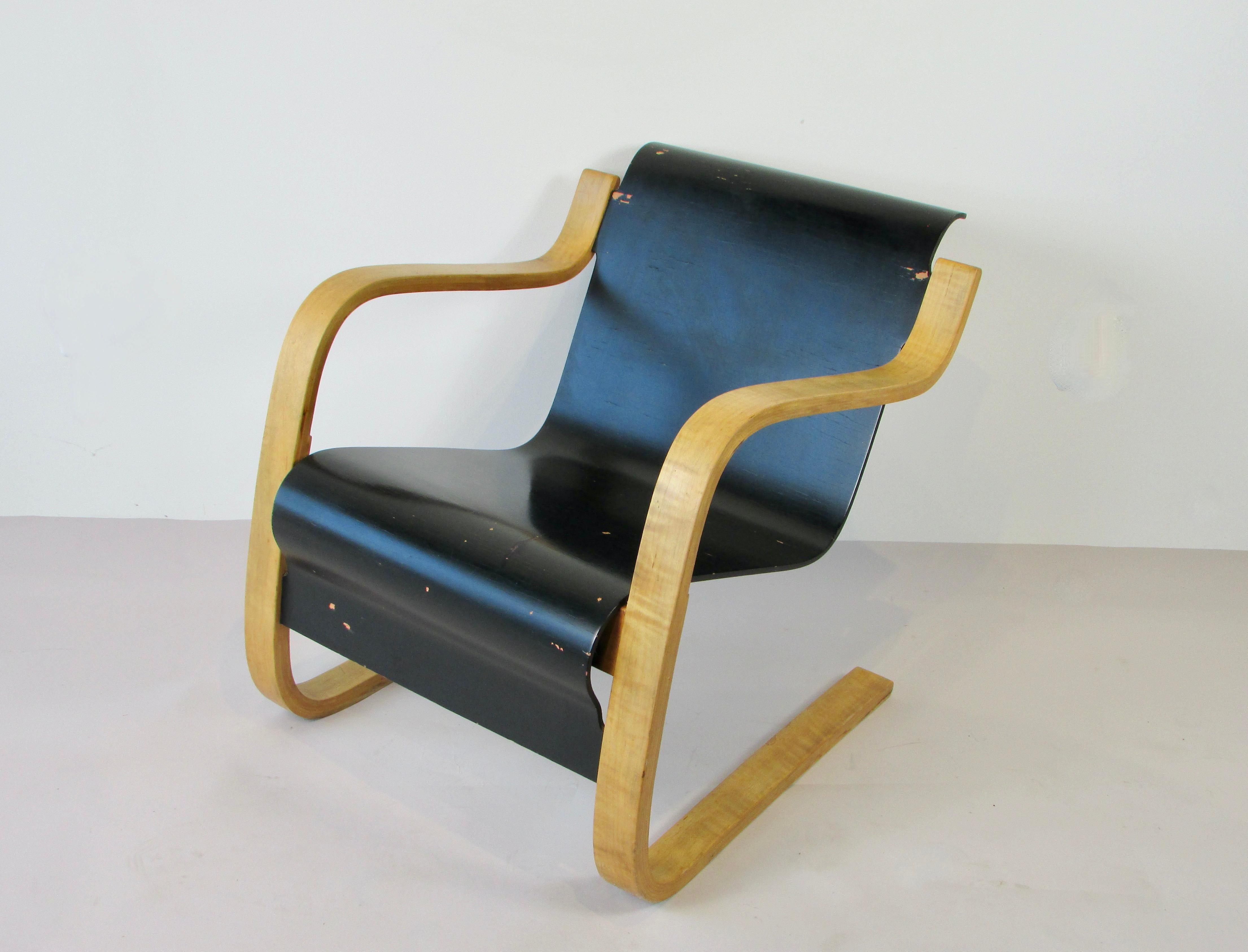 Alvar Aalto Model 31 Cantilevered Lounge Chair For Sale 4