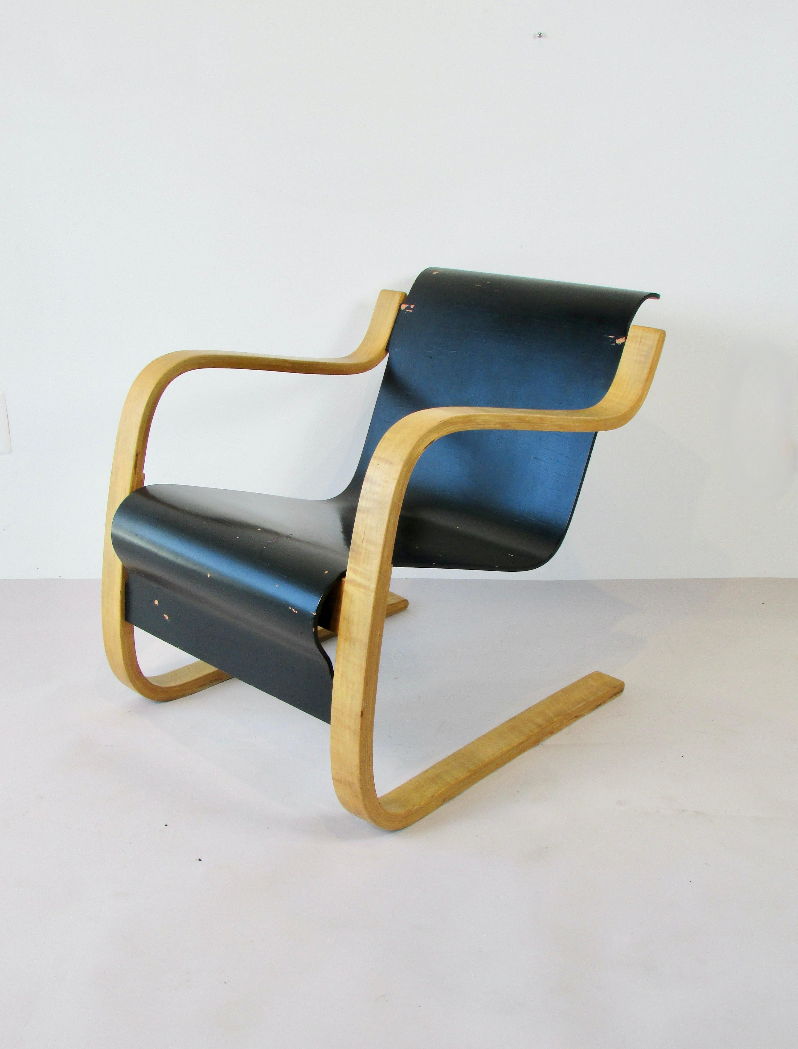 20th Century Alvar Aalto Model 31 Cantilevered Lounge Chair For Sale