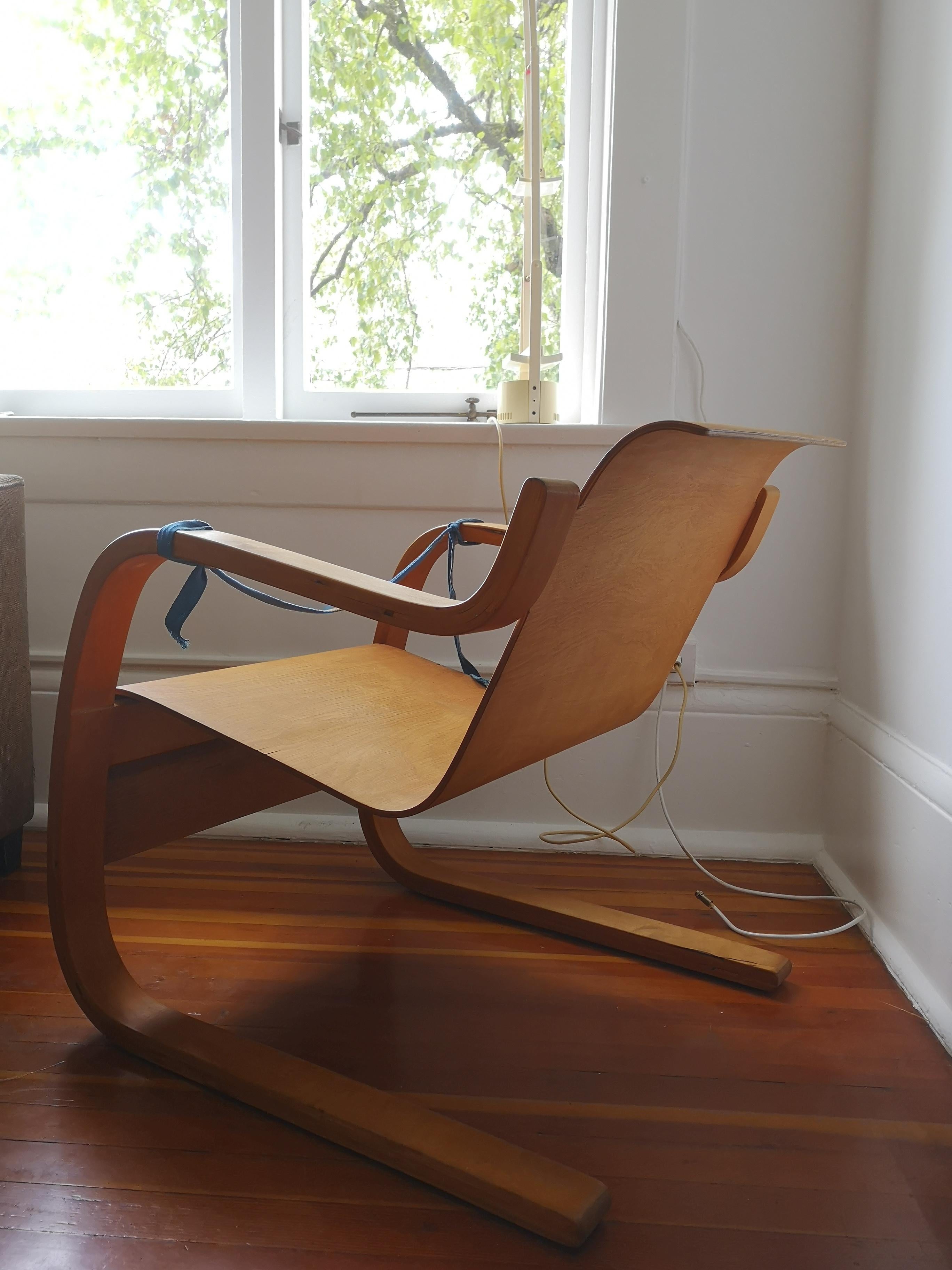 Exceptional early example of Alvar Aalto's model 31 chair. This piece is comprised of bentwood and birch plywood, and is in incredible original condition. Restoration options available upon request.


