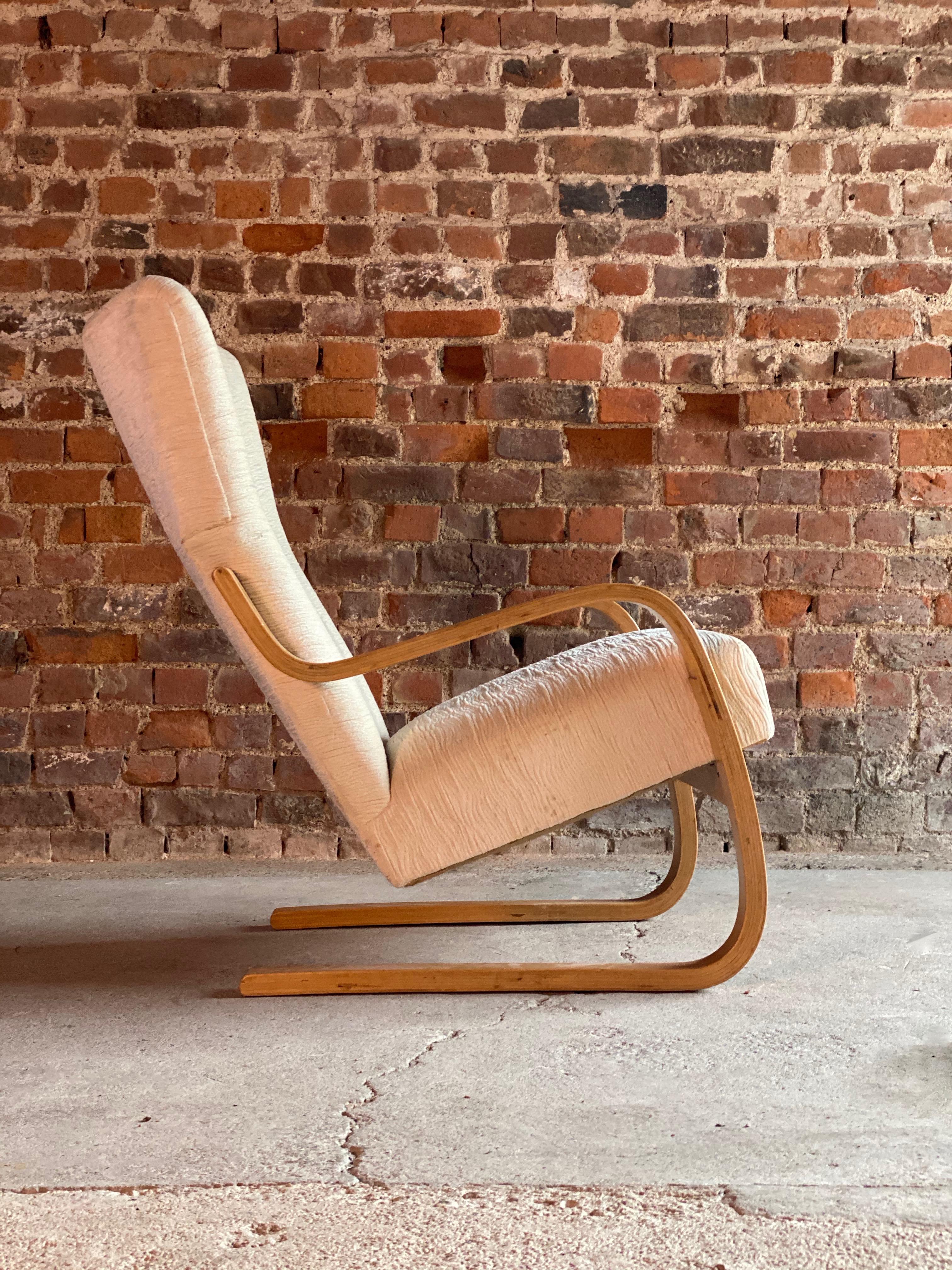 Alvar Aalto model 36 / 401 cantilever lounge chair by Finmar, Finland, circa 1940

Rare early Alvar Aalto series 36 / 401 cantilever chair by Finmar, circa 1940, the cantilevered birch ’S' shaped frame finished in cream upholstery, early original