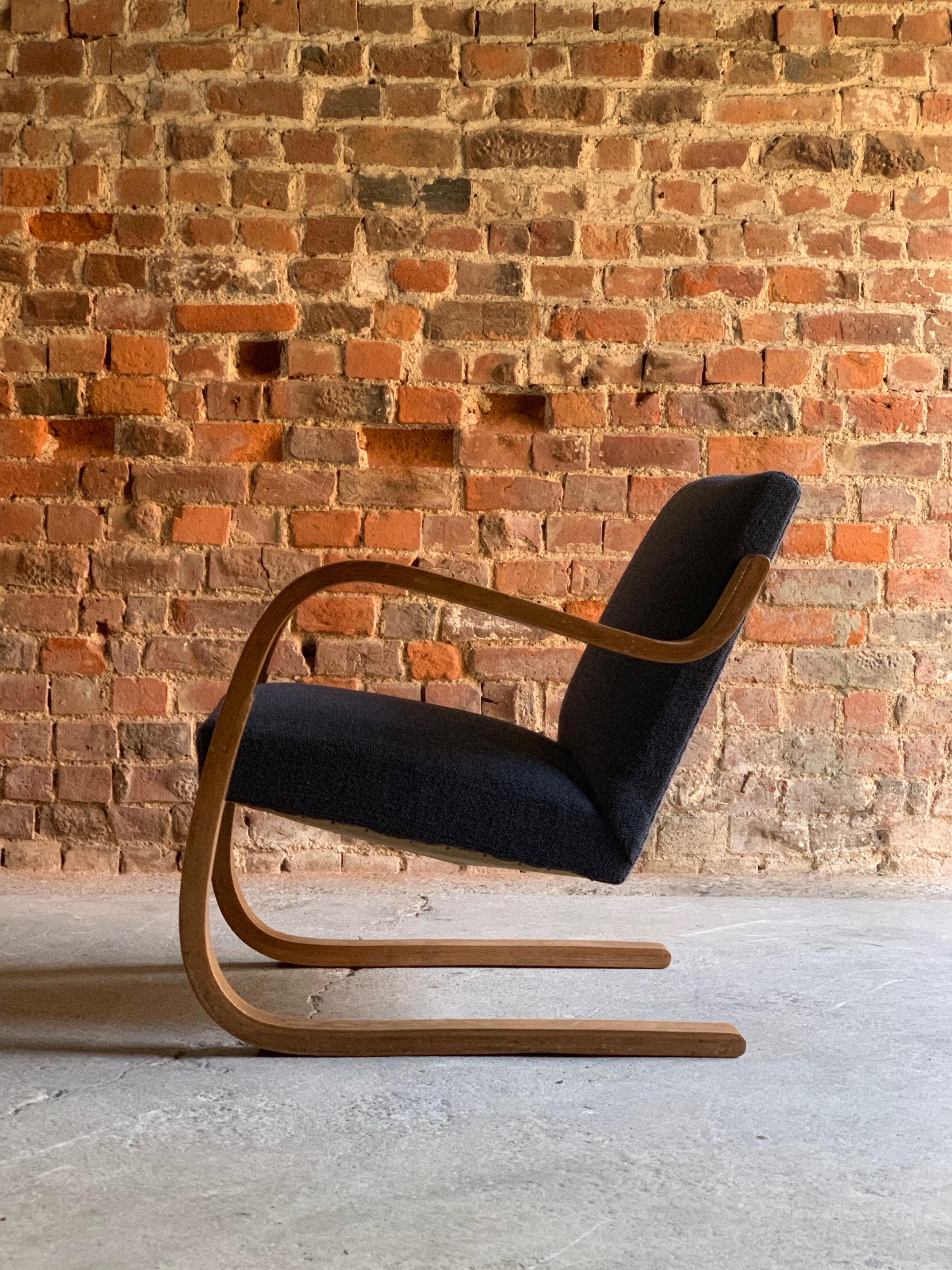 Alvar Aalto Model 402 Lounge Chair, circa 1930s 2
