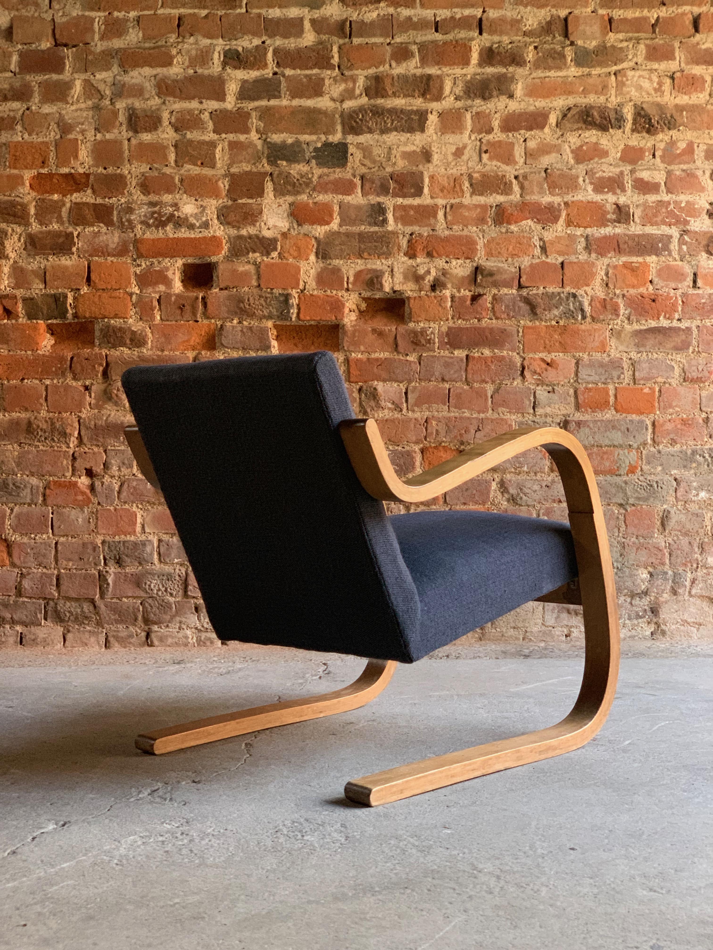 Alvar Aalto Model 402 Lounge Chair, circa 1930s 3