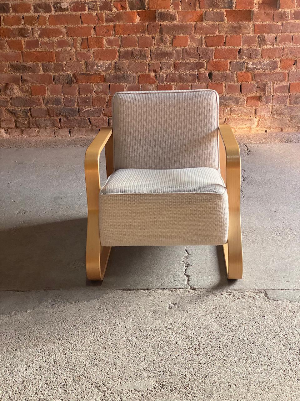 Alvar Aalto Model 44 Lounge Chair by Artek Finland For Sale 1