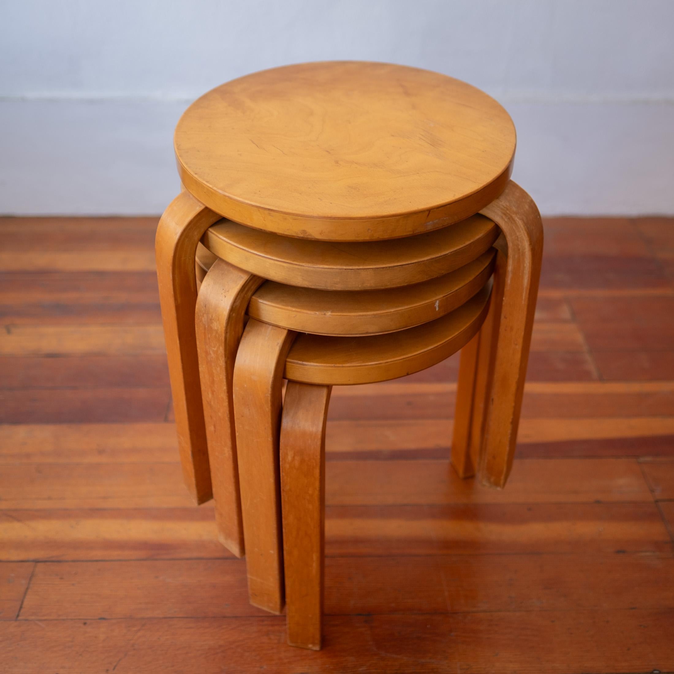 Scandinave moderne Alvar Aalto+Aalto Model No 60 Tabourets empilables en bouleau pour Artek 1950s en vente