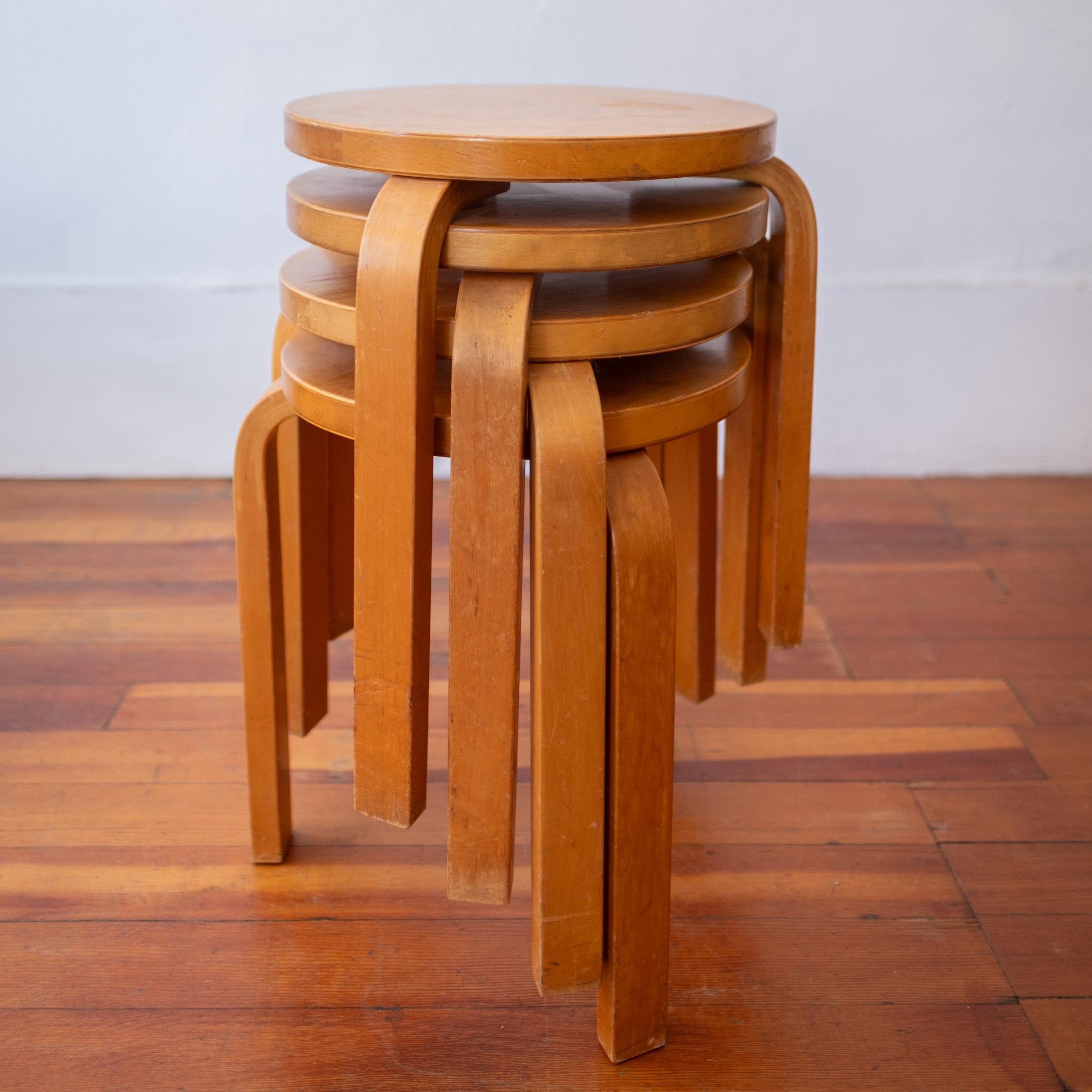 Alvar Aalto+Aalto Model No 60 Tabourets empilables en bouleau pour Artek 1950s Bon état - En vente à San Diego, CA