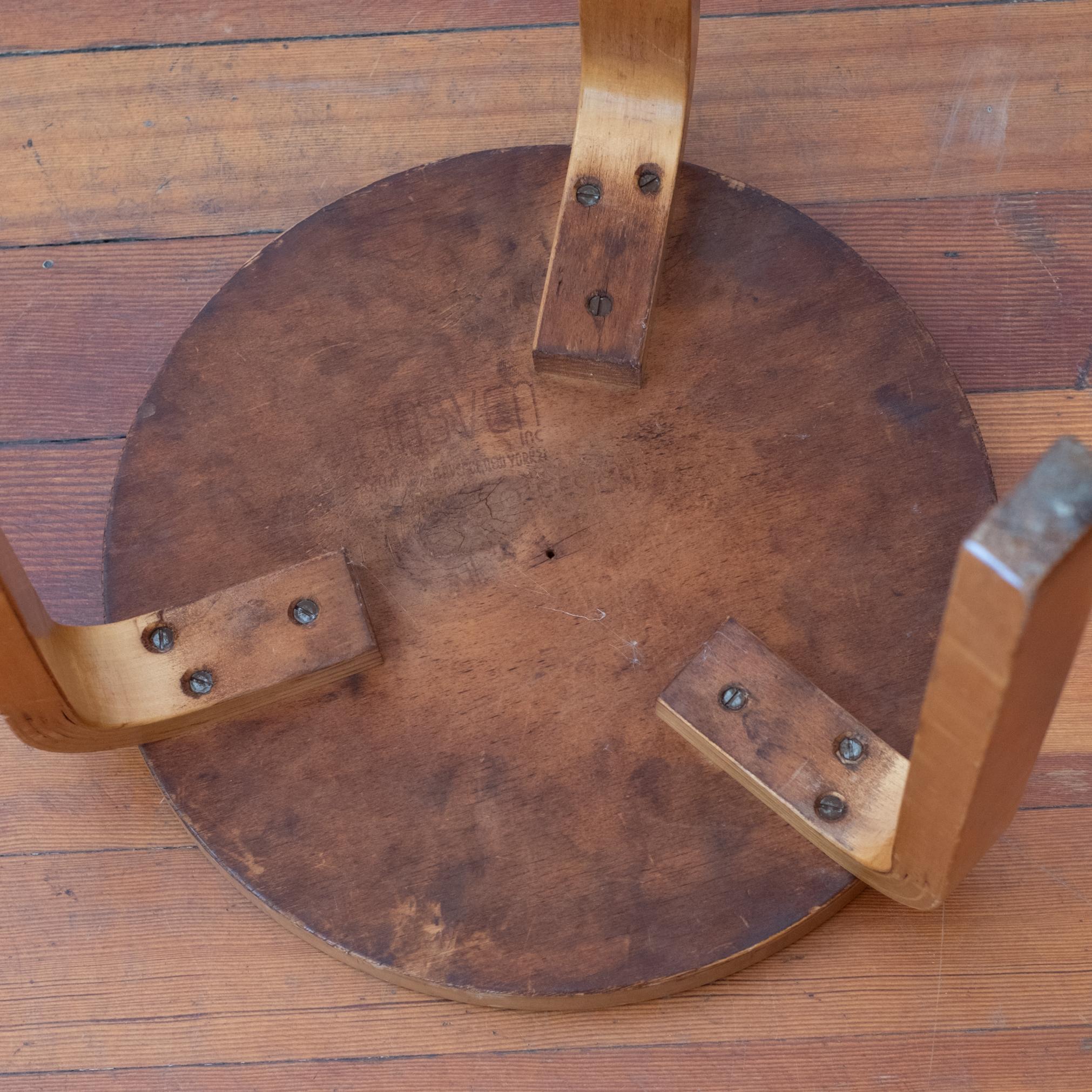 Alvar Aalto+Aalto Model 60 Stackable Stool for Finsven 1940s (Tabouret empilable pour Finsven) en vente 3