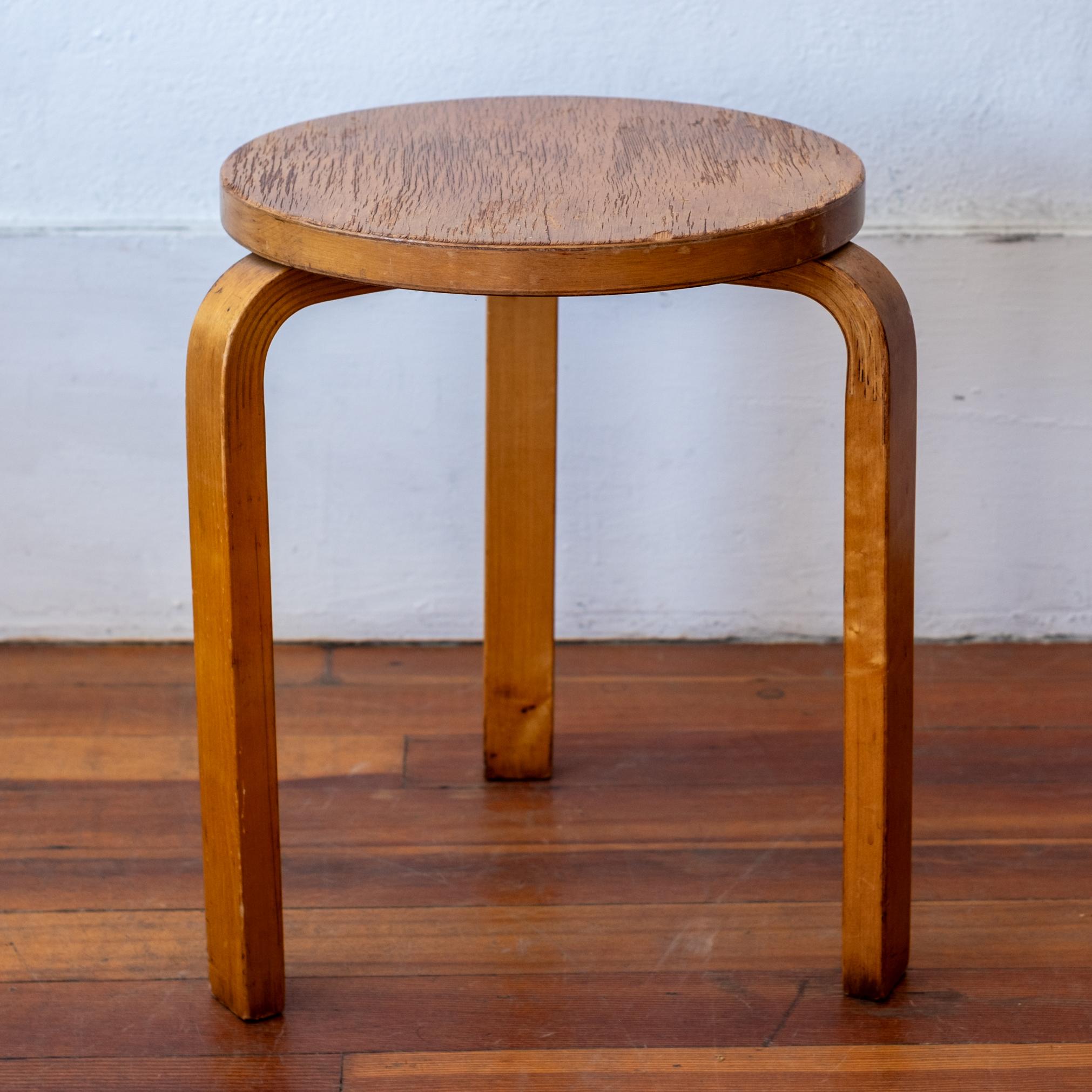 Alvar Aalto+Aalto Model 60 Stackable Stool for Finsven 1940s (Tabouret empilable pour Finsven) en vente 5