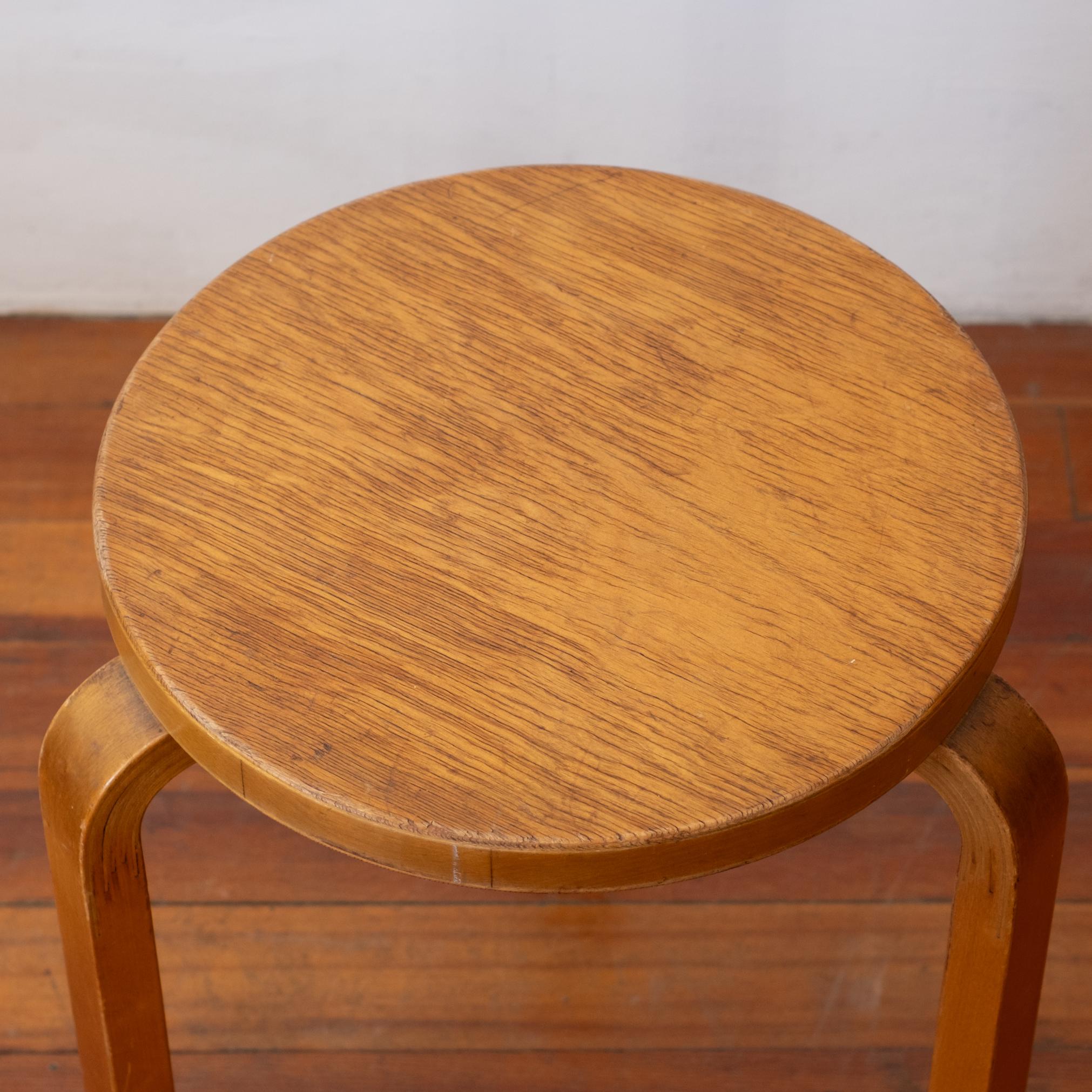 Alvar Aalto+Aalto Model 60 Stackable Stool for Finsven 1940s (Tabouret empilable pour Finsven) en vente 7
