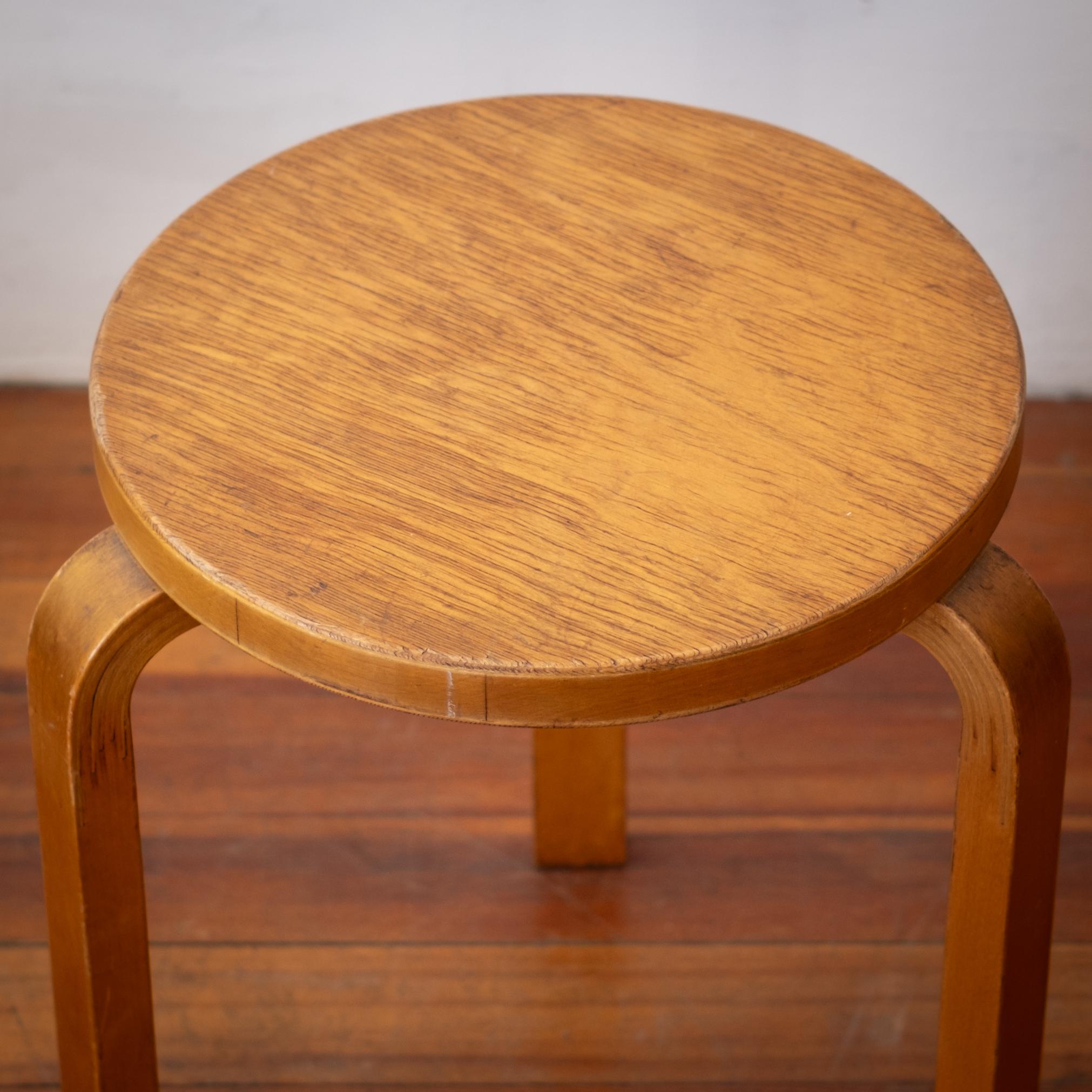Alvar Aalto+Aalto Model 60 Stackable Stool for Finsven 1940s (Tabouret empilable pour Finsven) en vente 8