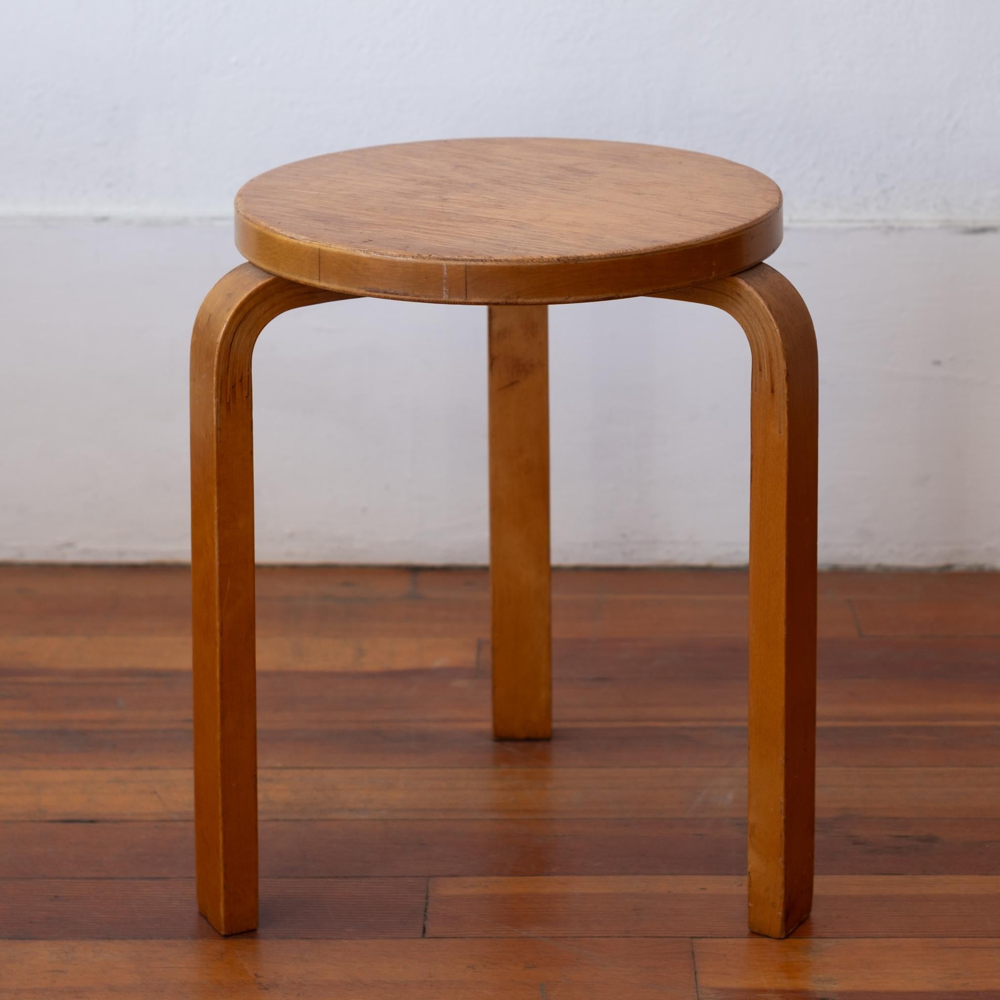 Alvar Aalto+Aalto Model 60 Stackable Stool for Finsven 1940s (Tabouret empilable pour Finsven) en vente 9