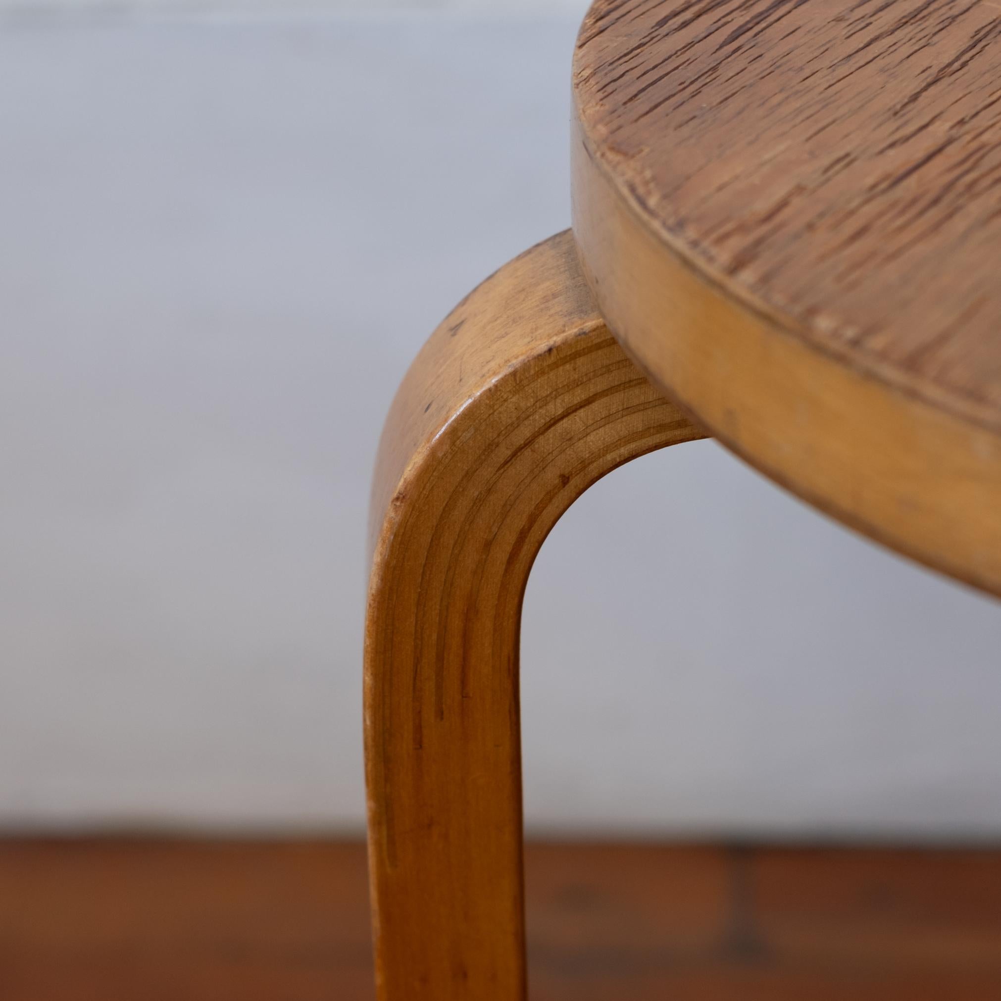 Finlandais Alvar Aalto+Aalto Model 60 Stackable Stool for Finsven 1940s (Tabouret empilable pour Finsven) en vente