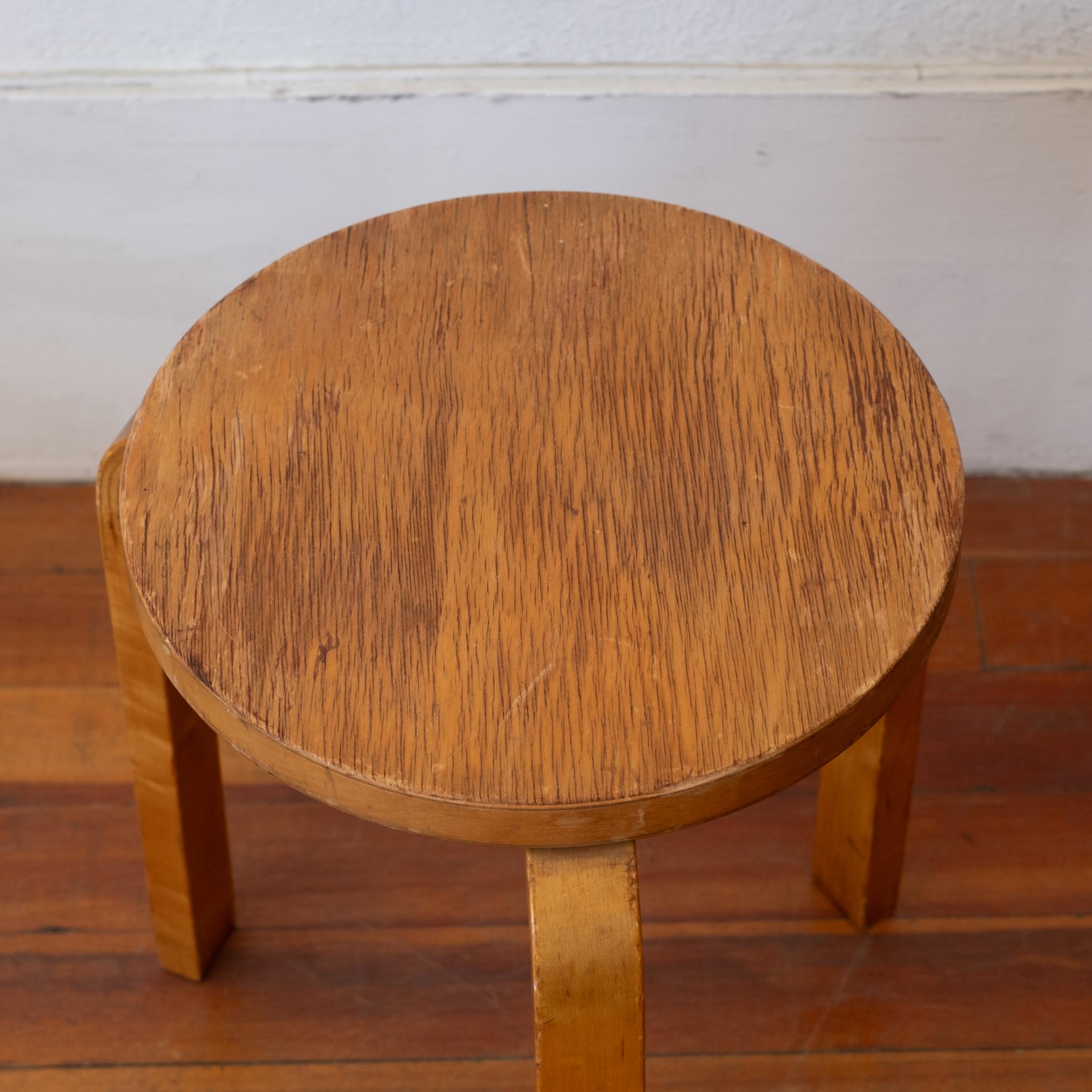 Alvar Aalto+Aalto Model 60 Stackable Stool for Finsven 1940s (Tabouret empilable pour Finsven) en vente 1