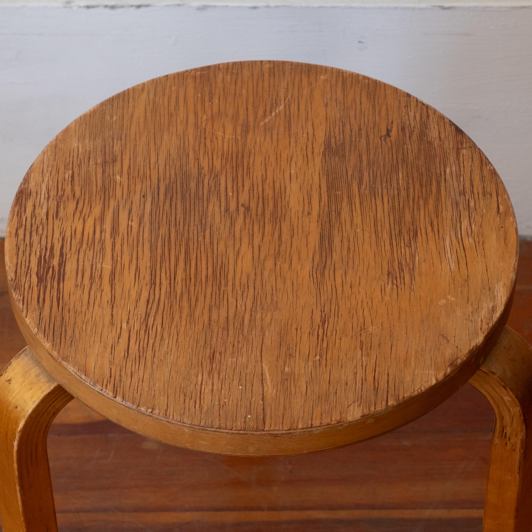 Alvar Aalto+Aalto Model 60 Stackable Stool for Finsven 1940s (Tabouret empilable pour Finsven) en vente 2