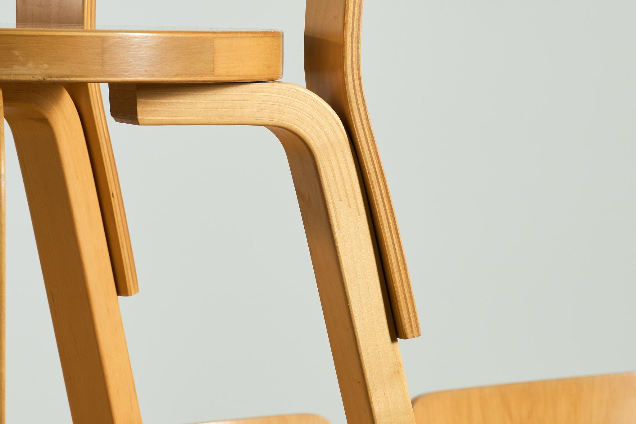 Bouleau Alvar Aalto+Aalto Table modèle 83 et chaises modèle 66 en vente