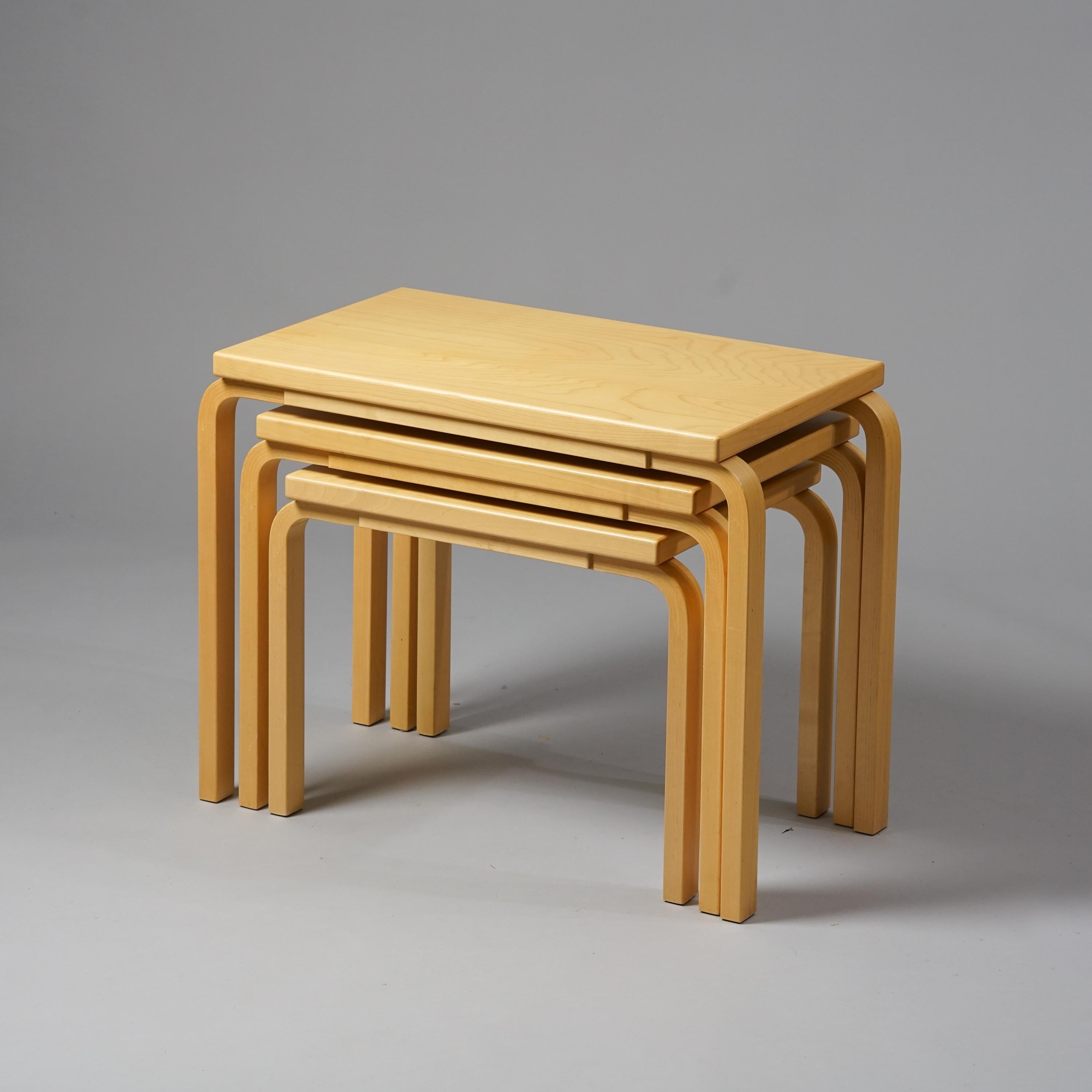 Alvar Aalto model 88 nesting tables for Artek from the early 2000s. Lacquered birch. Classic L-legs. Good vintage condition, minor wear consistent with age and use.