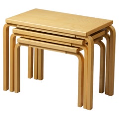Tables gigognes Alvar Aalto Modèle 88 pour Artek, début des années 2000 