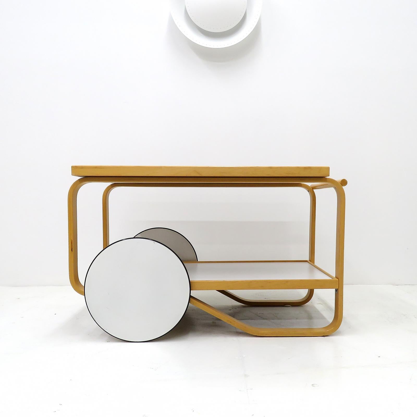 wonderful Model 901 tea trolley designed 1930 by Alvar Aalto for Artek, white linoleum top with bentwood birch frame and white lacquered wood wheels with rubber rings. Good original condition.