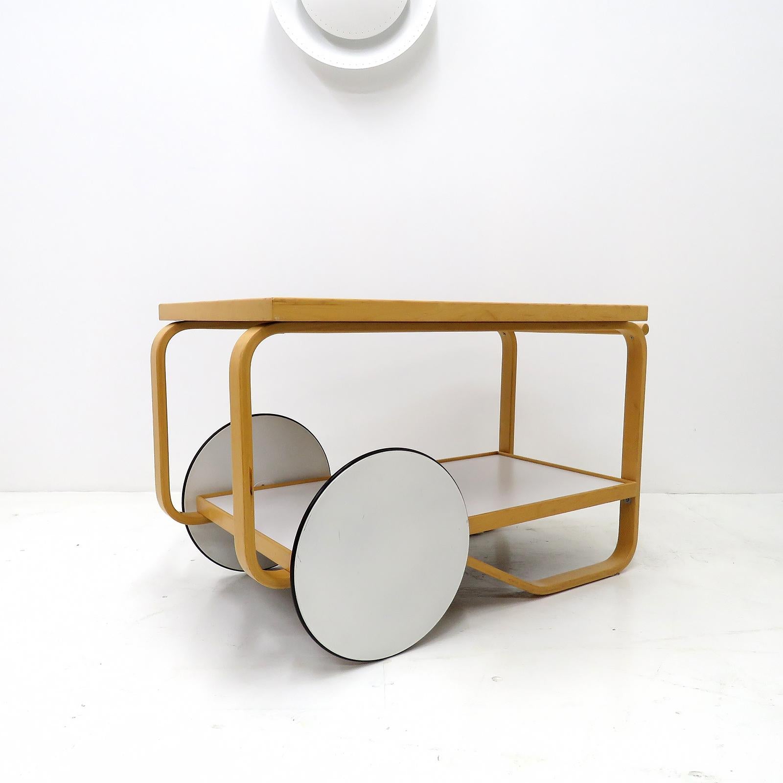 Scandinavian Modern Alvar Aalto Model 901 Tea Trolley, 1950s For Sale