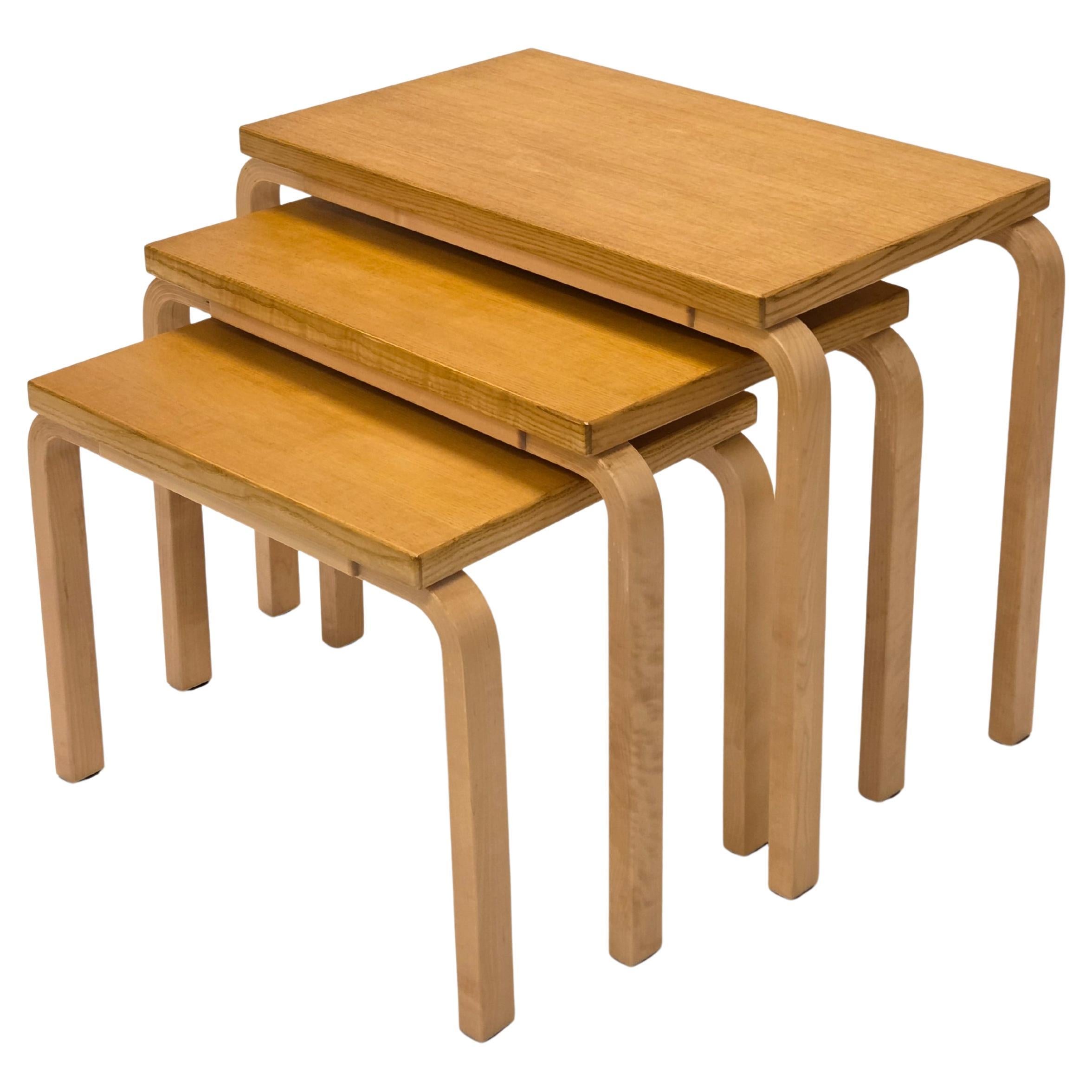 Tavolo da nido Alvar Aalto di Artek