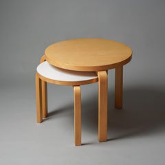 Tables gigognes Alvar Aalto+Aalto, modèle 90C et 90D, Artek, fin du XXe siècle