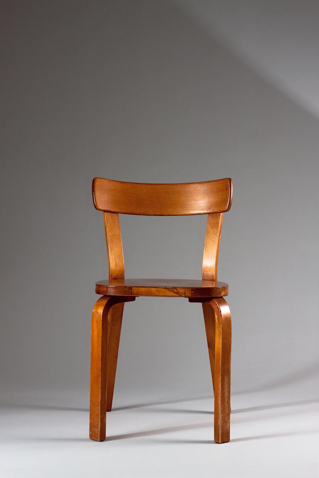 Alvar Aalto, original Stuhl 69 aus den 1930er-Jahren mit großartiger Farbe und Patina im Angebot 4