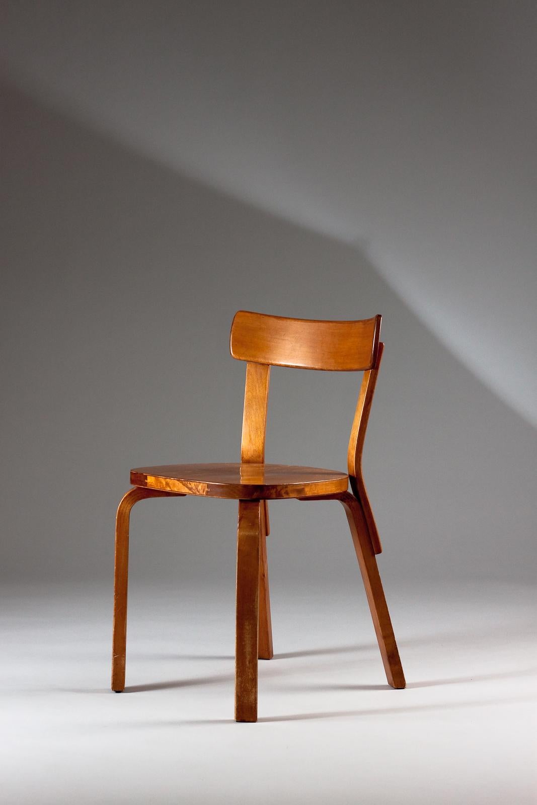 Scandinave moderne Alvar Aalto, chaise 69 originale des années 1930 avec une belle couleur et une belle patine en vente
