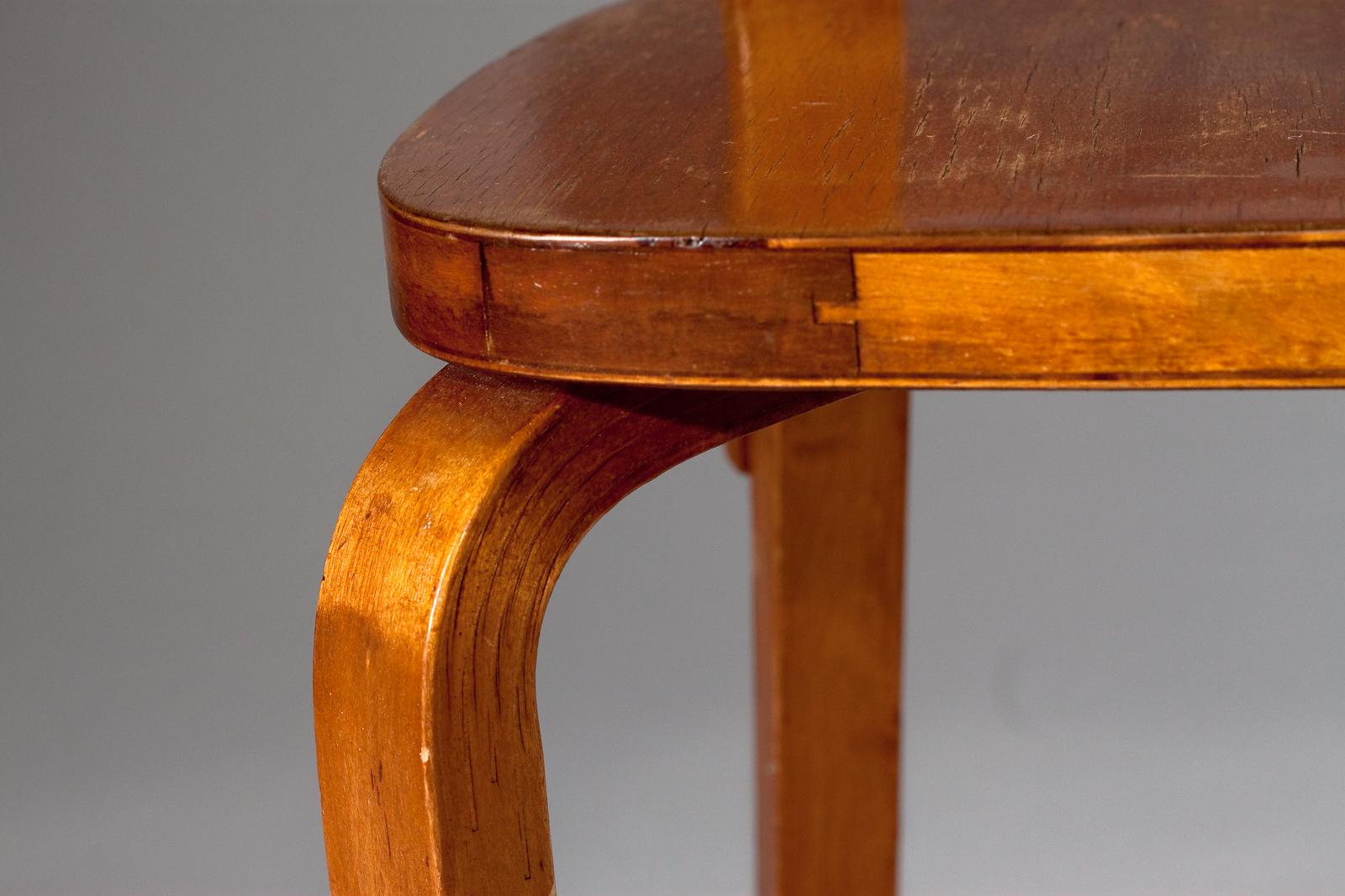 Alvar Aalto, original Stuhl 69 aus den 1930er-Jahren mit großartiger Farbe und Patina (Lackiert) im Angebot