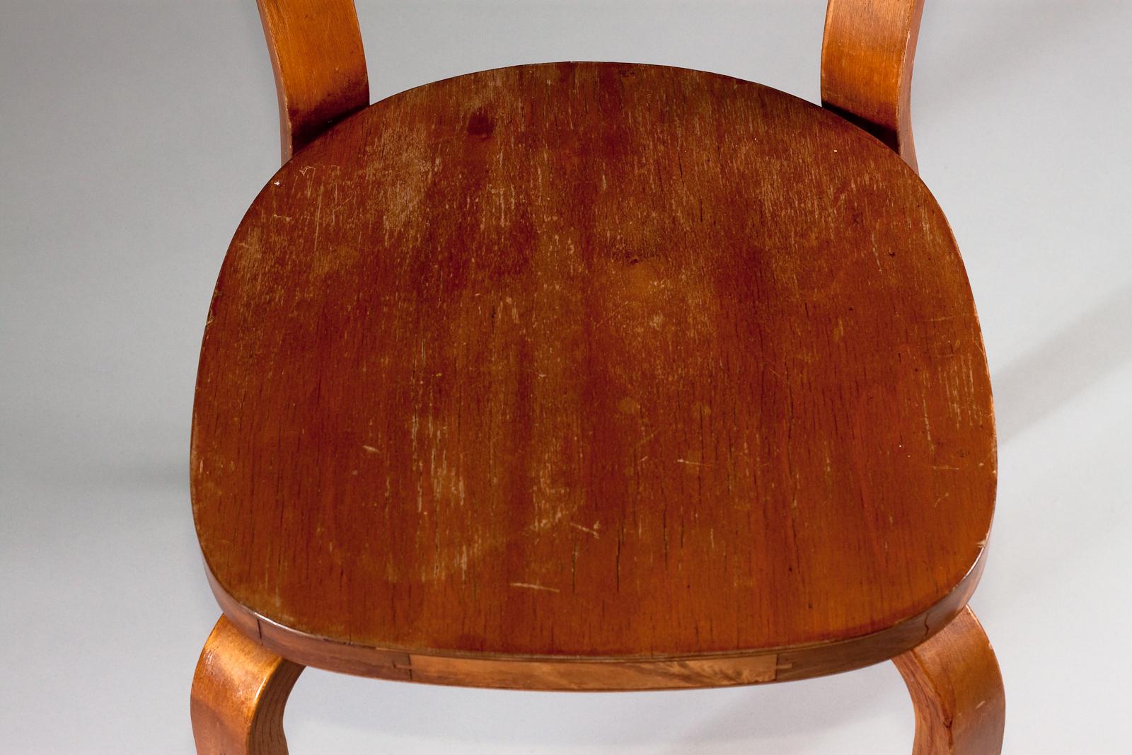 Alvar Aalto, original Stuhl 69 aus den 1930er-Jahren mit großartiger Farbe und Patina im Zustand „Gut“ im Angebot in Turku, Varsinais-Suomi