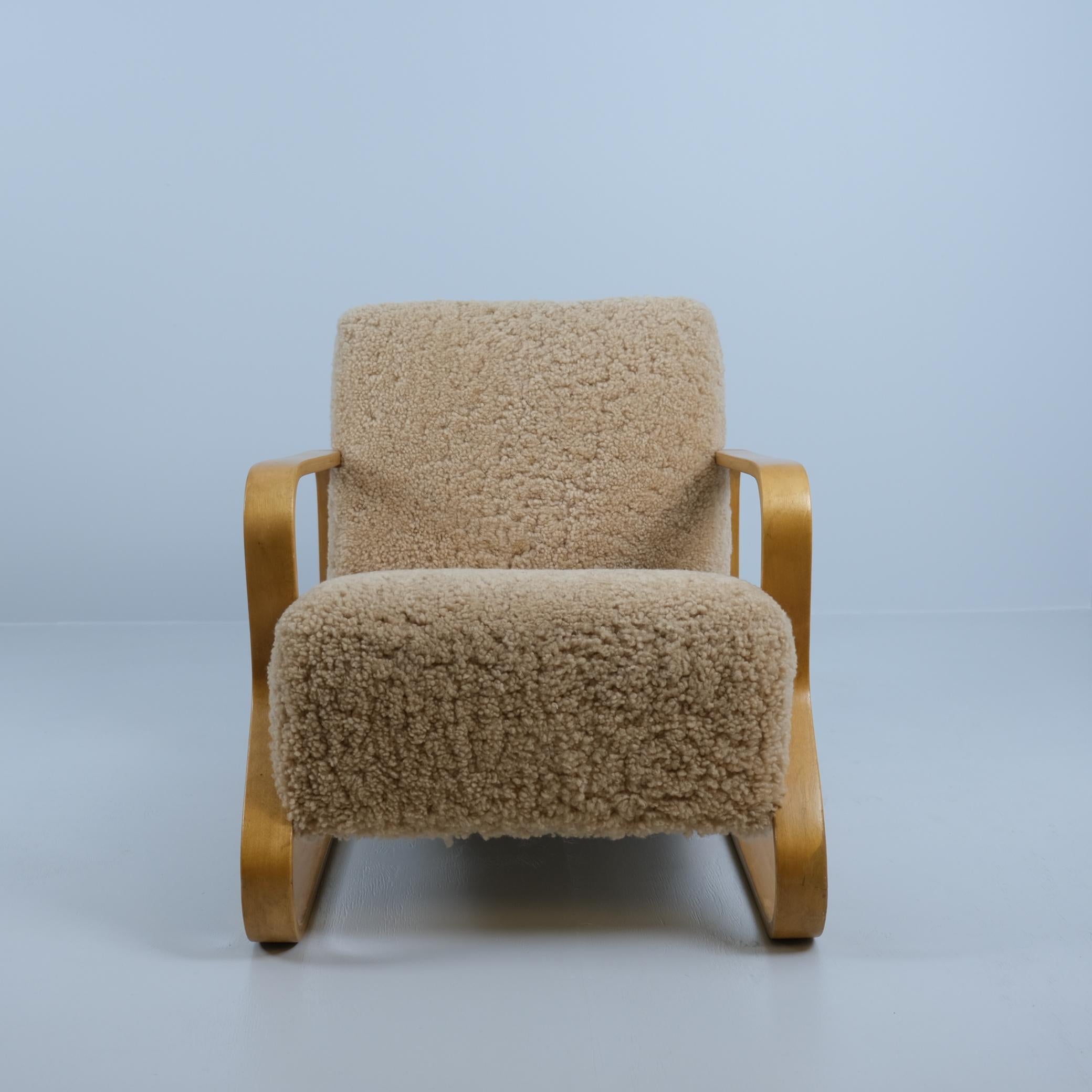 Sillón acolchado Paimio 44 de Alvar Aalto en abedul y piel de oveja, Artek Años 50 en venta 1