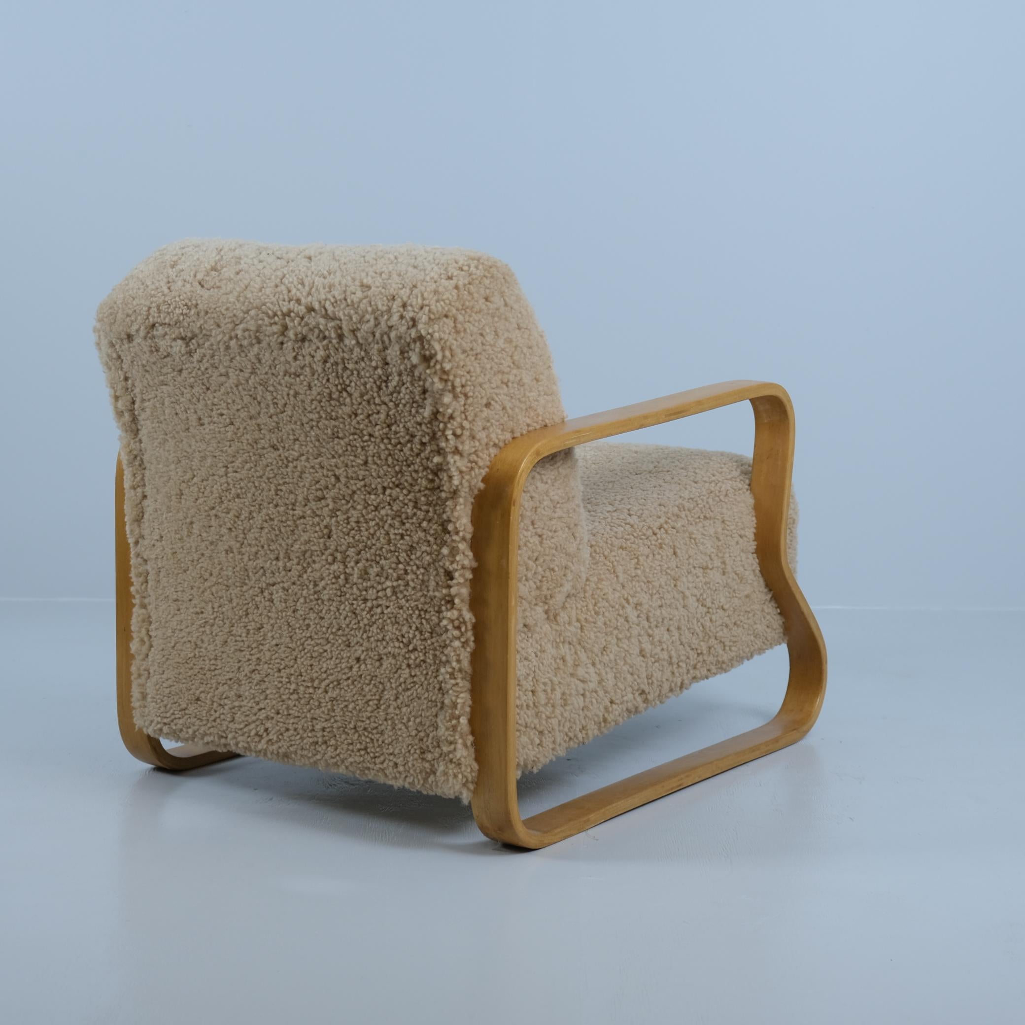 Sillón acolchado Paimio 44 de Alvar Aalto en abedul y piel de oveja, Artek Años 50 en venta 2
