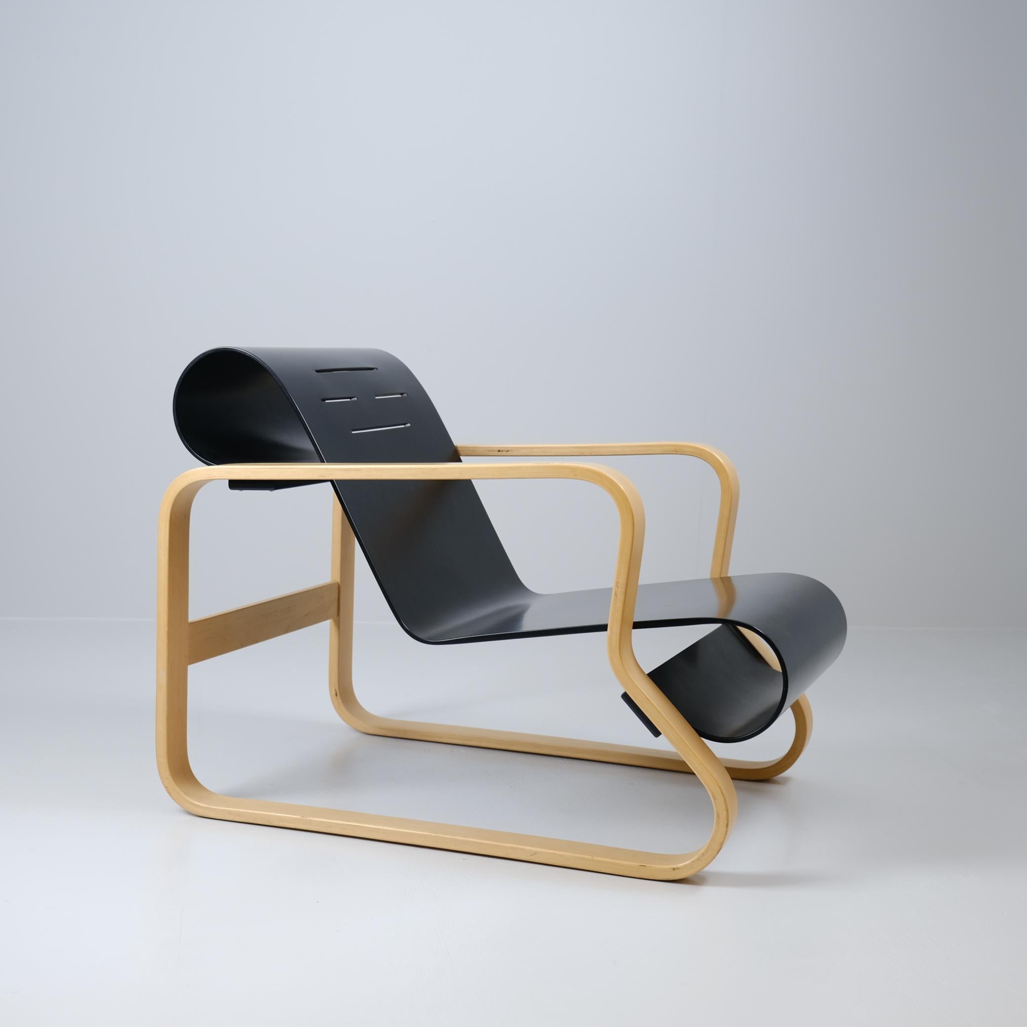 Betulla Alvar Aalto, Paimio 41 Lounge Chair in nero e betulla, Aalto+Aalto 1960 in vendita