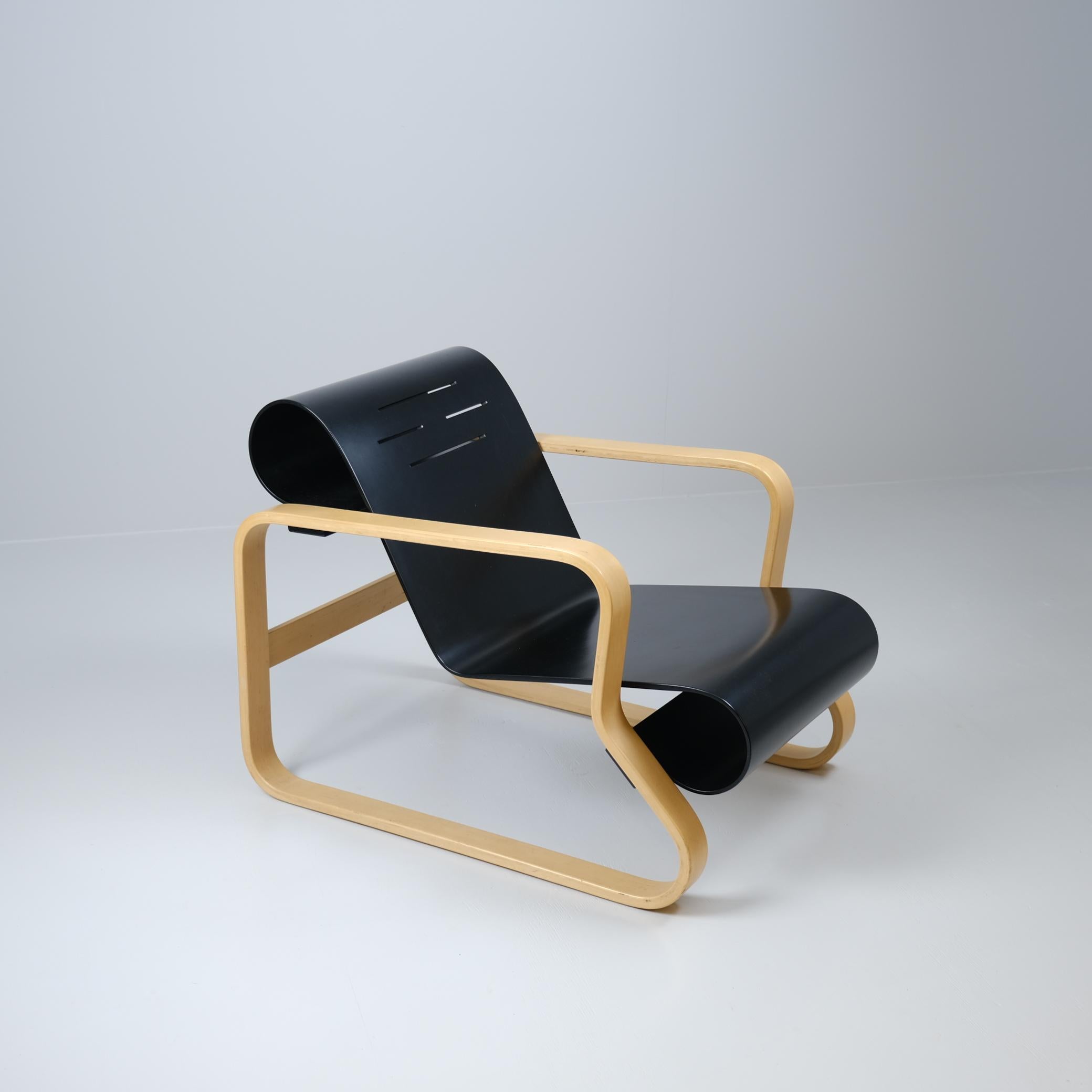 Scandinavo moderno Alvar Aalto, Paimio 41 Lounge Chair in nero e betulla, Aalto+Aalto 1960 in vendita