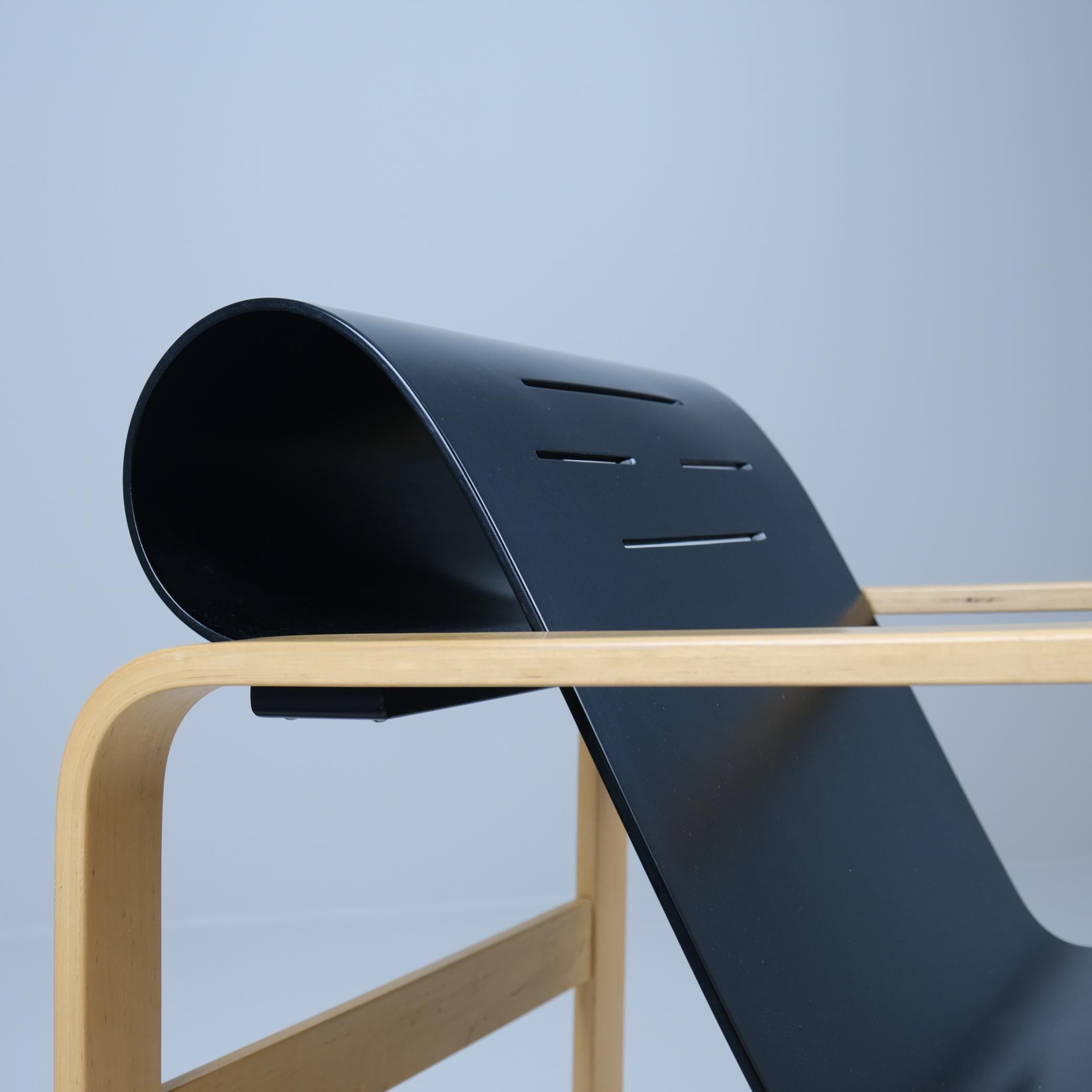Finlandese Alvar Aalto, Paimio 41 Lounge Chair in nero e betulla, Aalto+Aalto 1960 in vendita