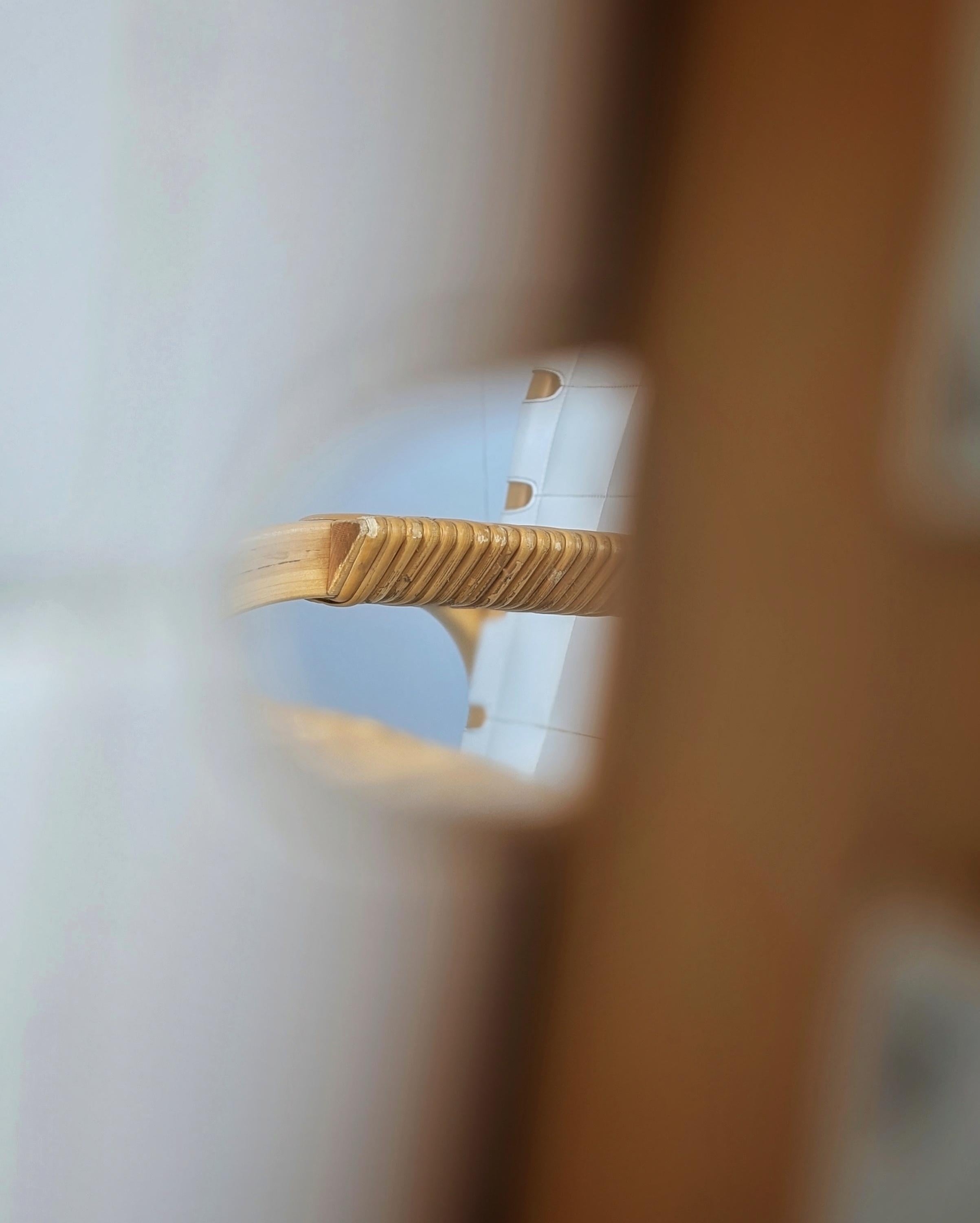 Alvar Aalto Pair of Armchairs 45 in Birch, Rattan, & White Leather, Artek 1970s en venta 7