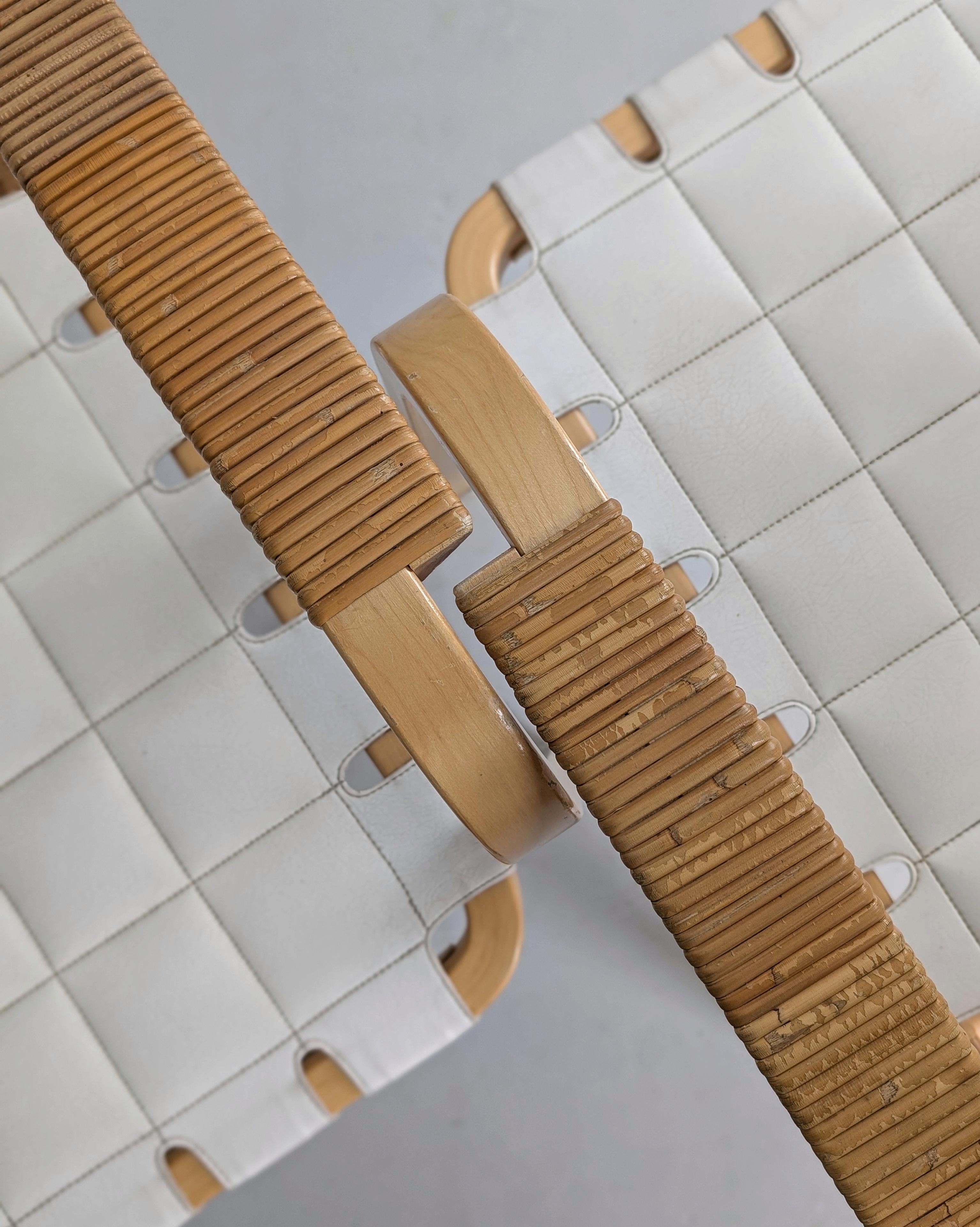 Alvar Aalto Pair of Armchairs 45 in Birch, Rattan, & White Leather, Artek 1970s Escandinavo moderno en venta