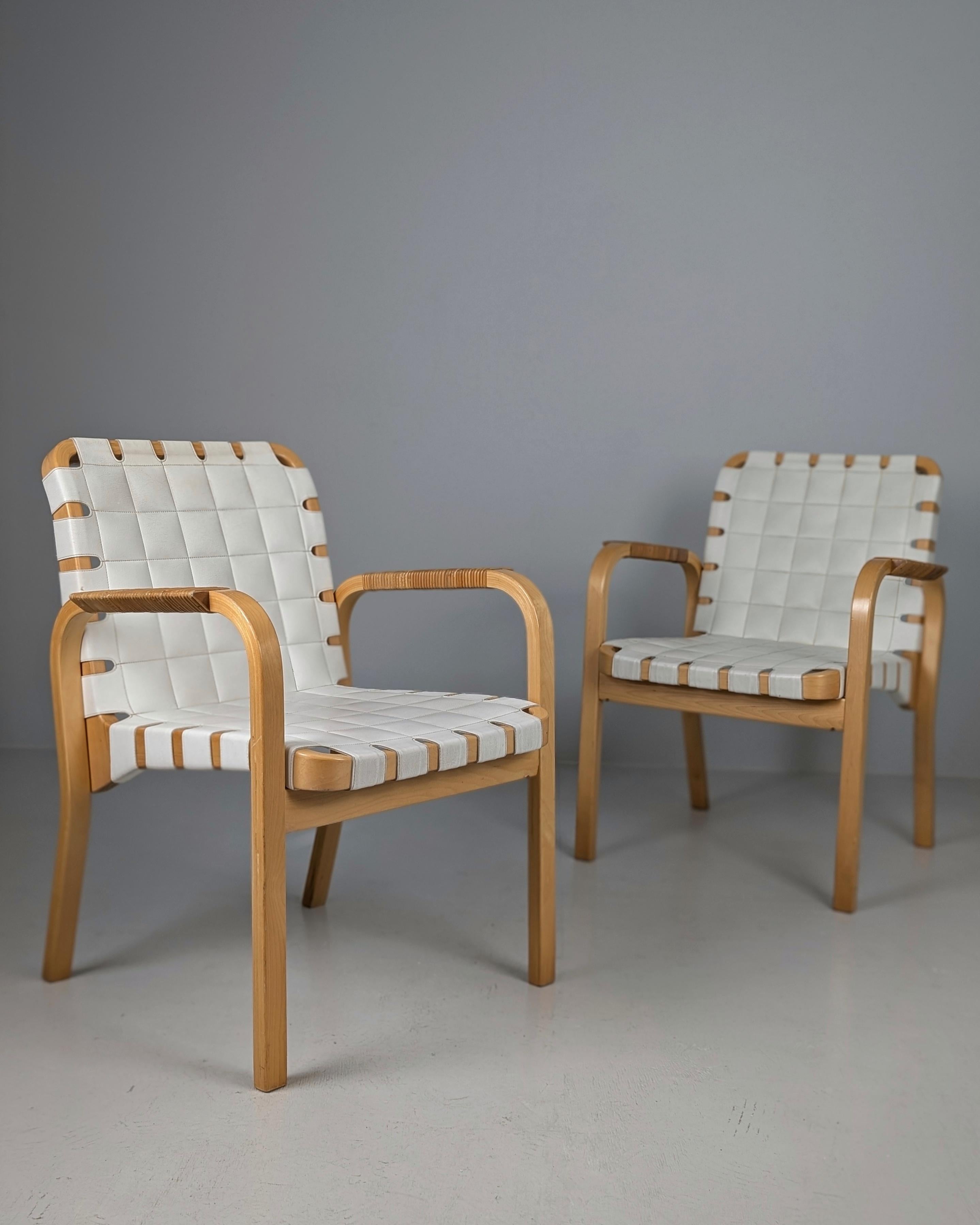Alvar Aalto Pair of Armchairs 45 in Birch, Rattan, & White Leather, Artek 1970s Abedul en venta