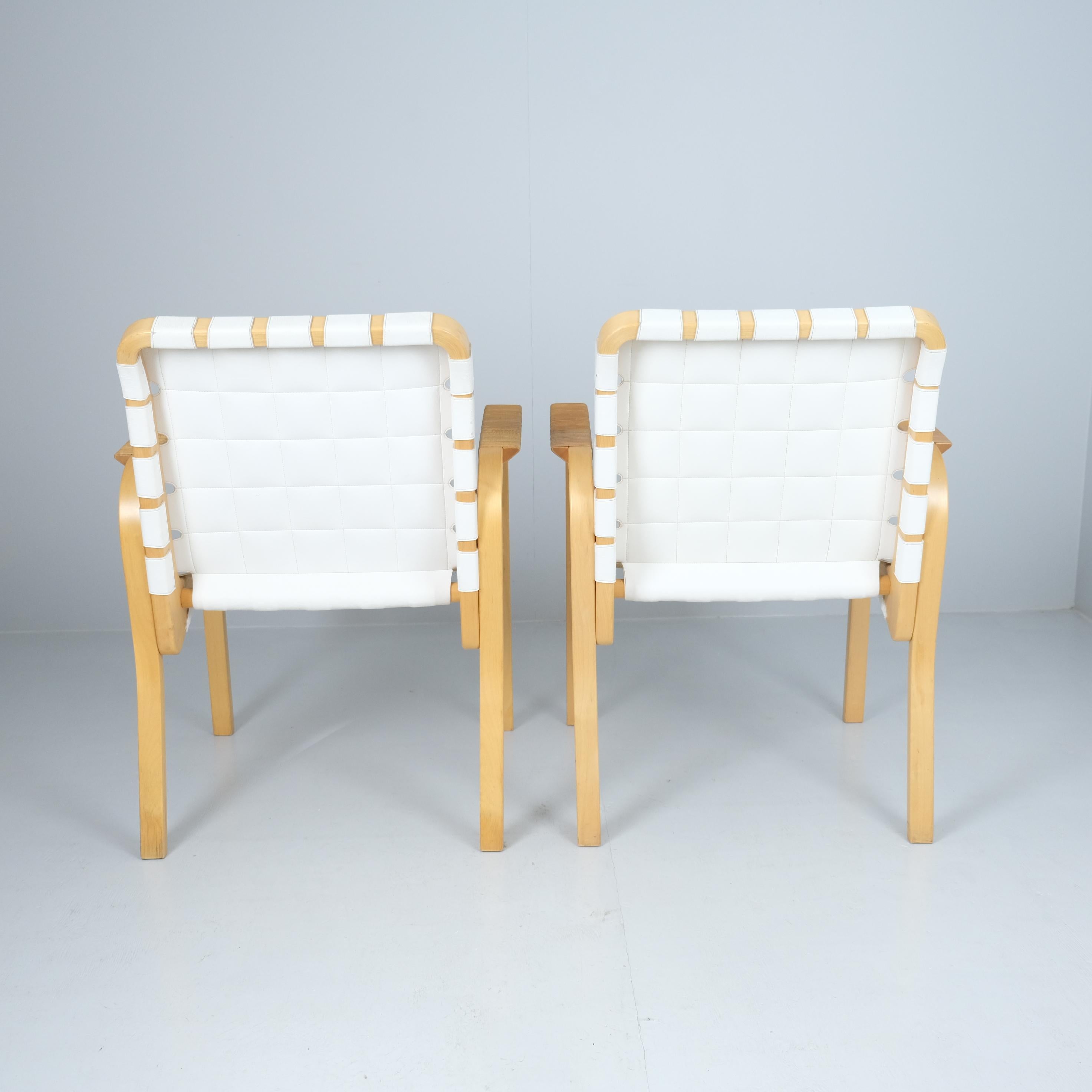 Alvar Aalto Pair of Armchairs 45 in Birch, Rattan, & White Leather, Artek 1970s en venta 2