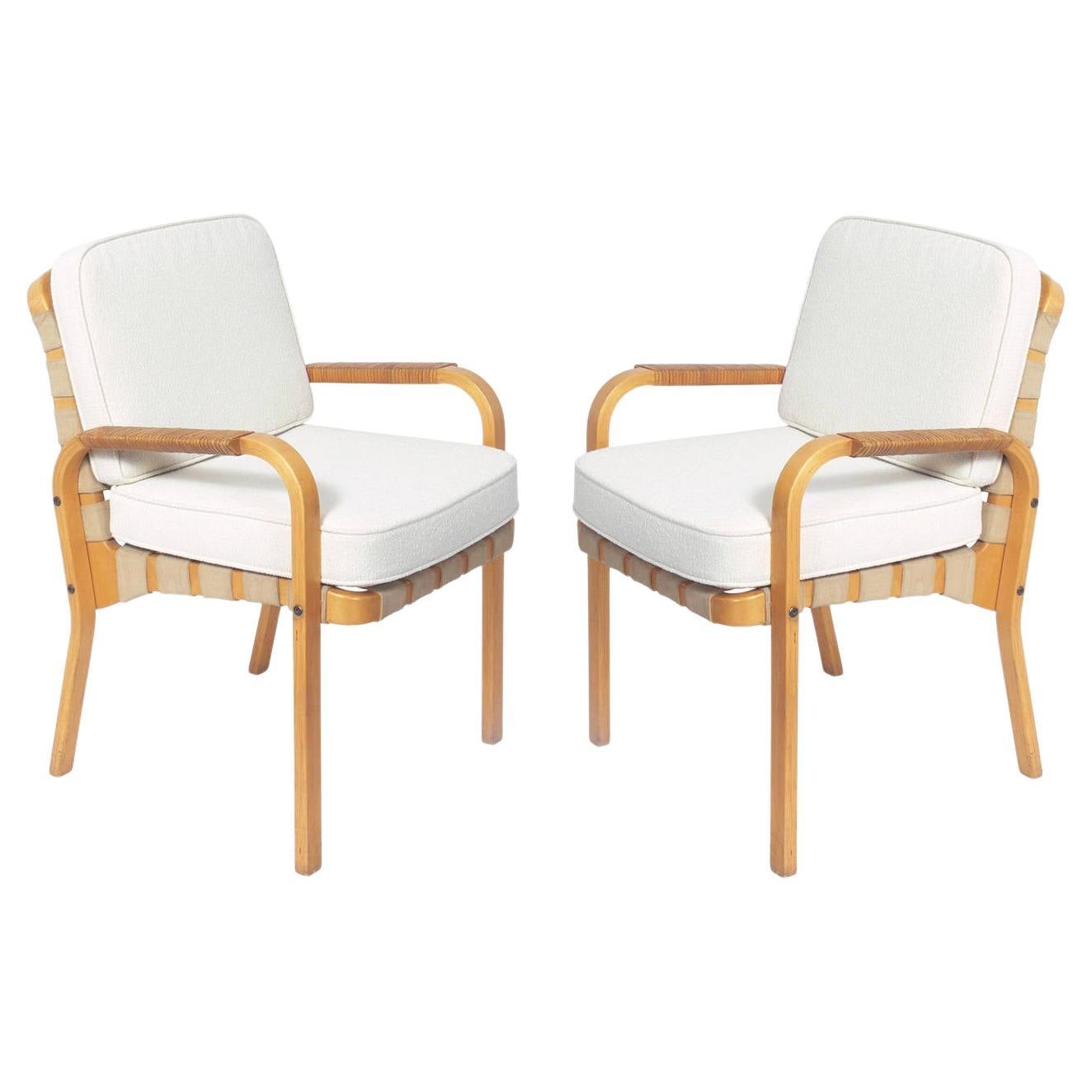 Alvar Aalto Coppia di sedie da salotto moderne in bengala danese del metà secolo moderno