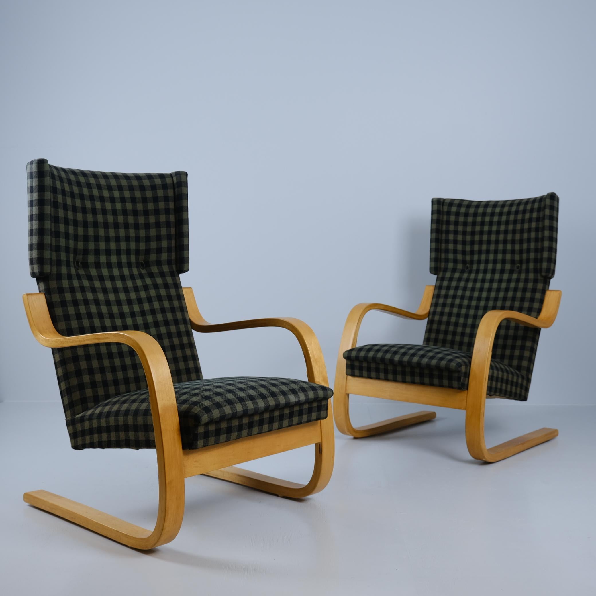 Alvar Aalto Pair of Cantilever Armchairs M. 401 Green Buffalo Check, Artek 1950s For Sale 4