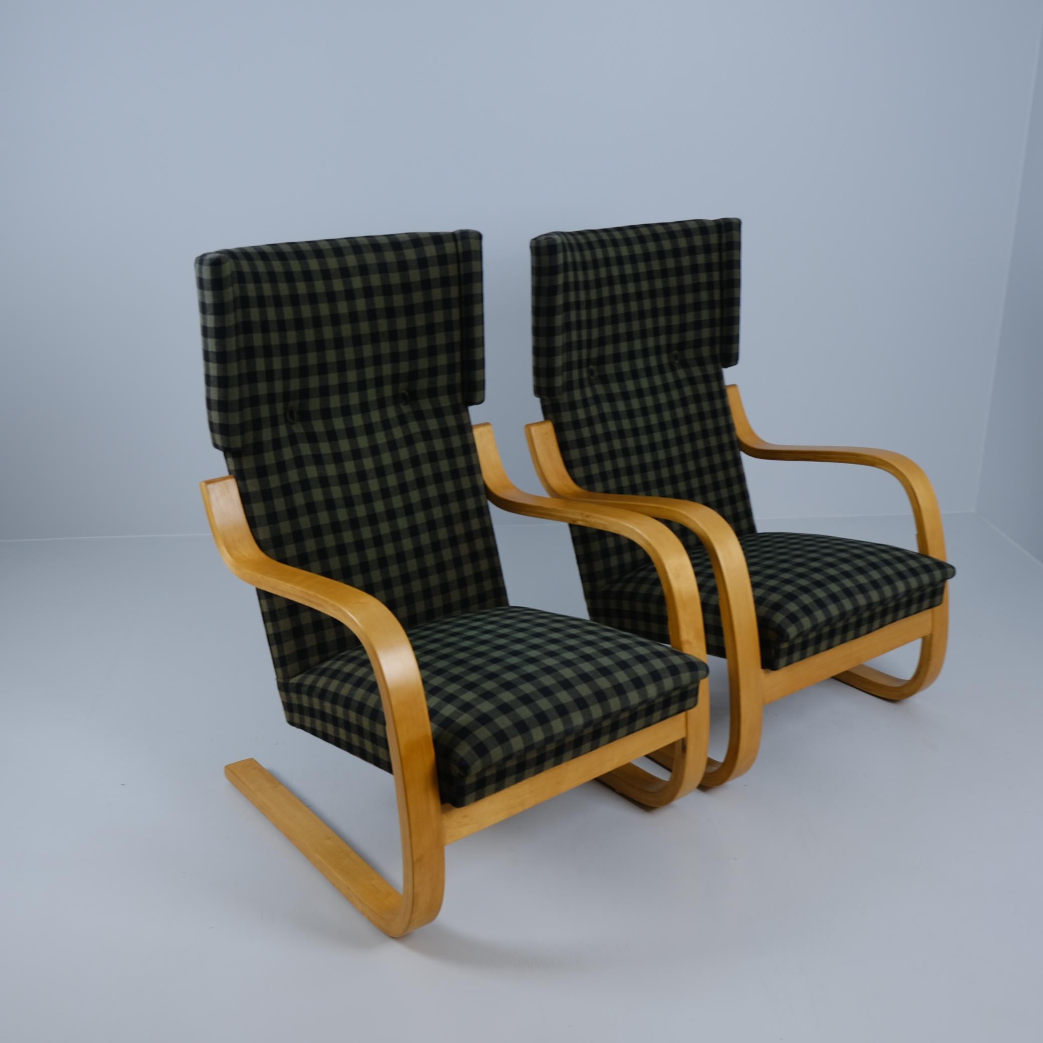 A beautiful pair of mid-century Alvar Aalto cantilever 'spring' chairs model 401. This chair is similar to the iconic one known as Pikkupaimio (small paimio) but with a higher back and 
