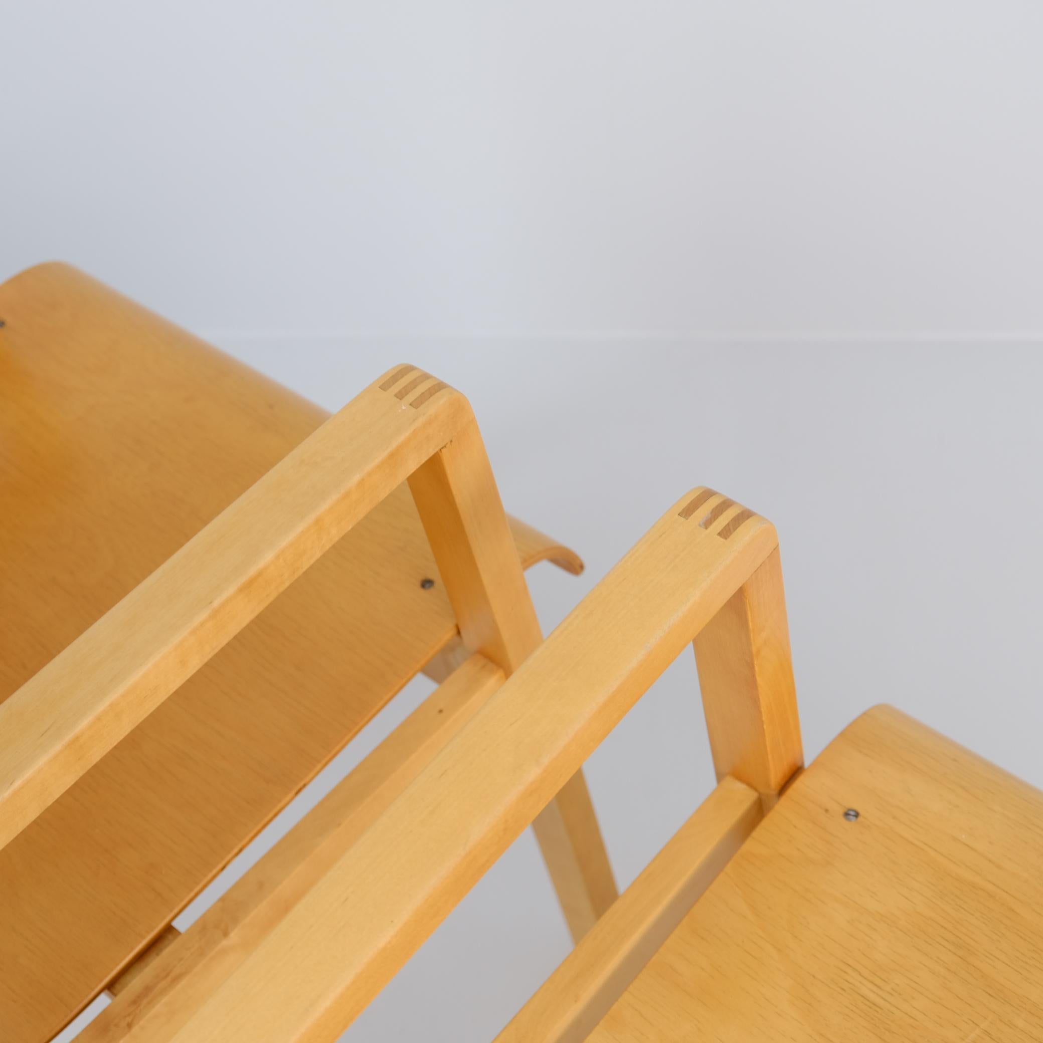 Alvar Aalto Pair of Hallway Armchairs Model 403 in Honey Birch, Artek 1950s For Sale 1