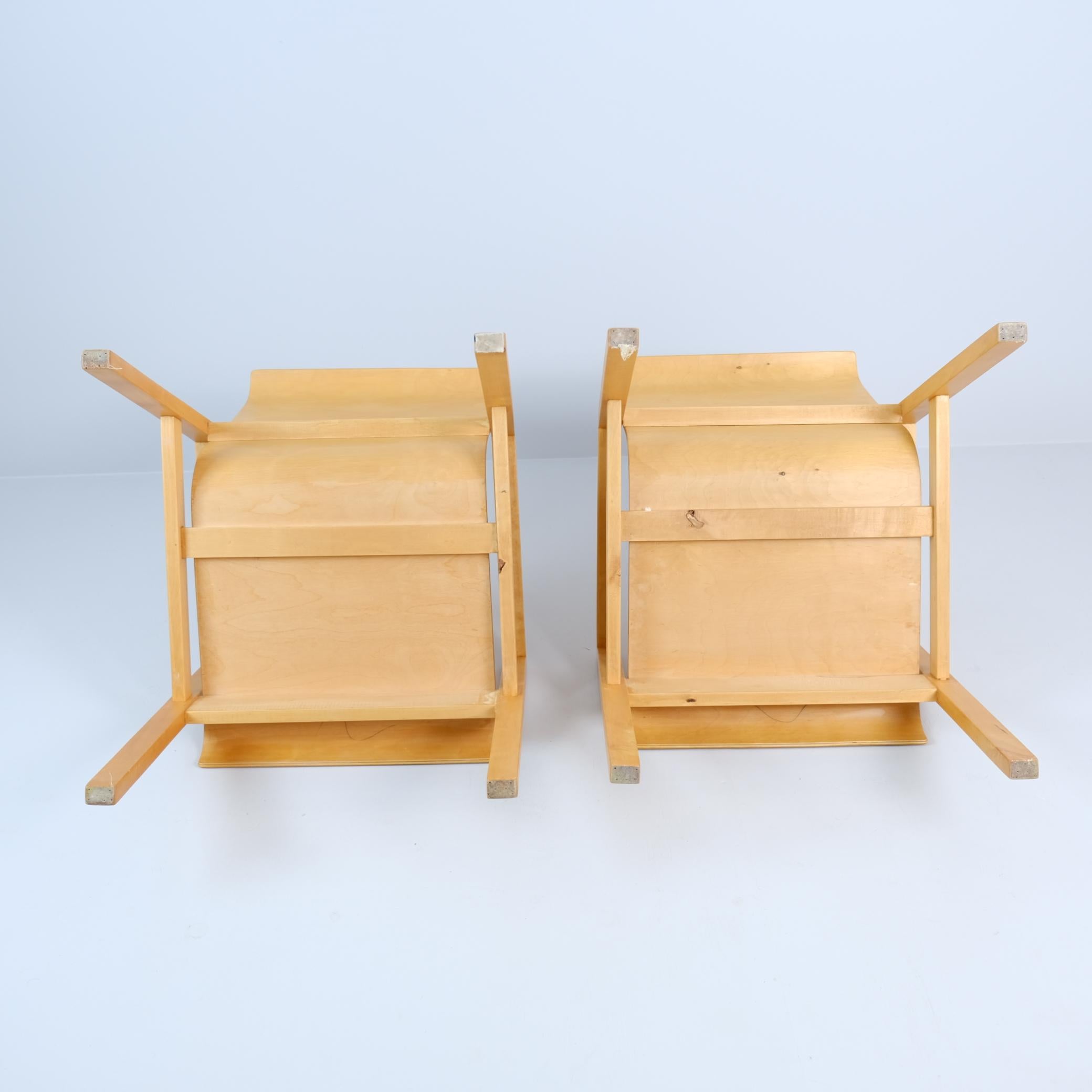 Alvar Aalto Pair of Hallway Armchairs Model 403 in Honey Birch, Artek 1950s For Sale 2